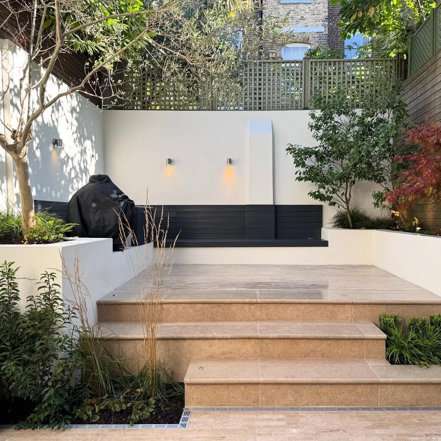 Always great to finish the week on a high and what better way than to complete our small design and build project in Chelsea. This small space wasn&rsquo;t working for the clients with the space divided in two small unusable area. By opening up the g