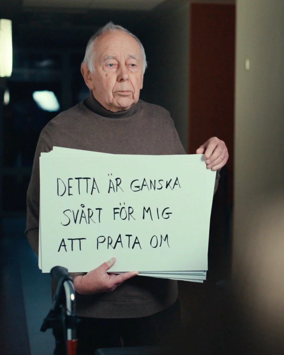 Ensamhet &auml;r s&aring; stigmatiserat att det kan ta tid att ens erk&auml;nna den f&ouml;r sig sj&auml;lv. Ca en tredjedel av alla &auml;ldre &auml;n 75 &aring;r k&auml;nner sig ofrivilligt ensamma. Andelen &ouml;kar med &aring;ldern, och fler &aum