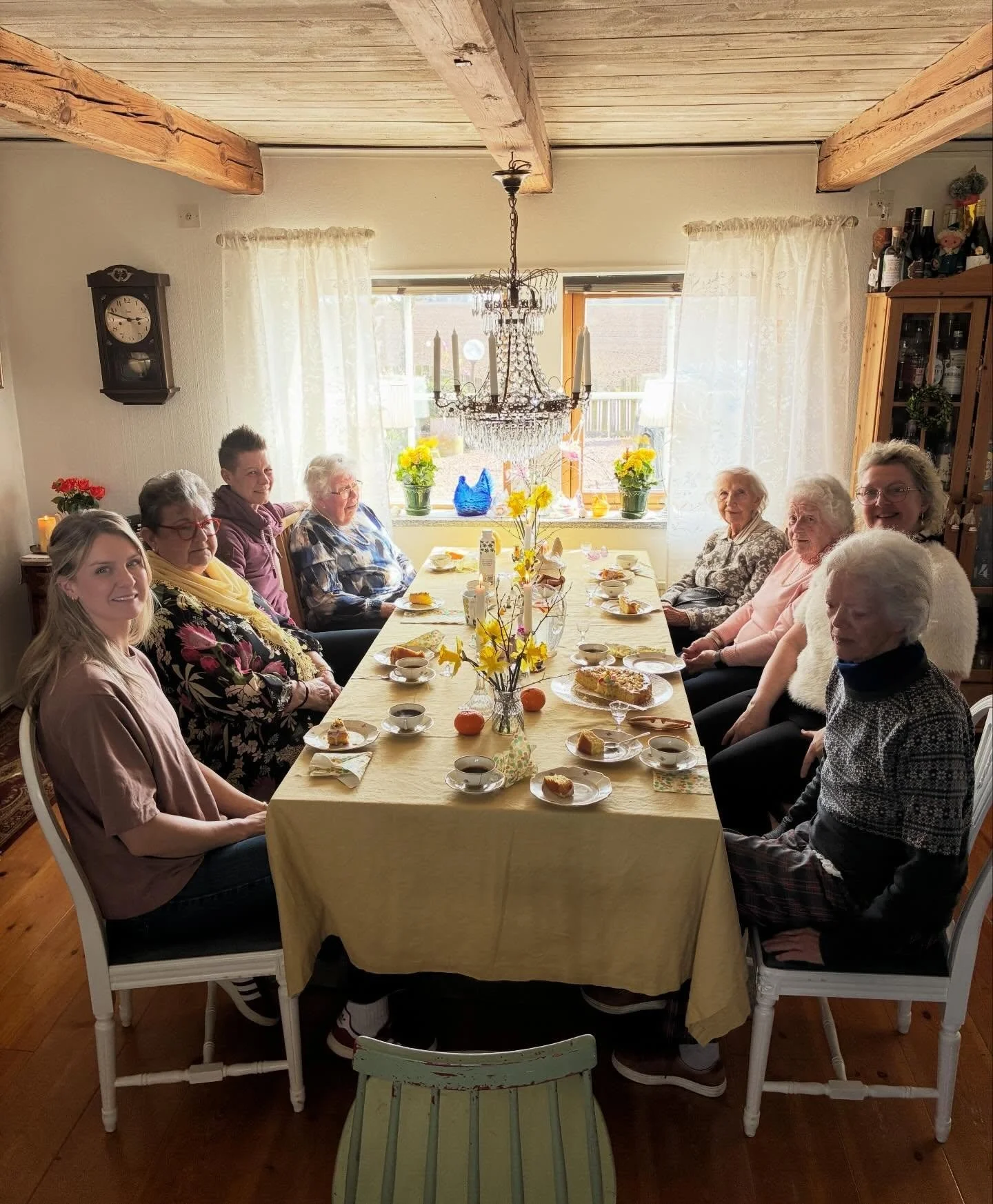 Vilka h&auml;rliga fikatr&auml;ffar vi haft under mars! 💛 Runt om i landet har vi fikat, skrattat och pratat om allt mellan himmel och jord &ndash;&nbsp;och p&aring; flera h&aring;ll har det varit fint p&aring;sktema. 🐣🌼 

Tack alla g&auml;ster oc