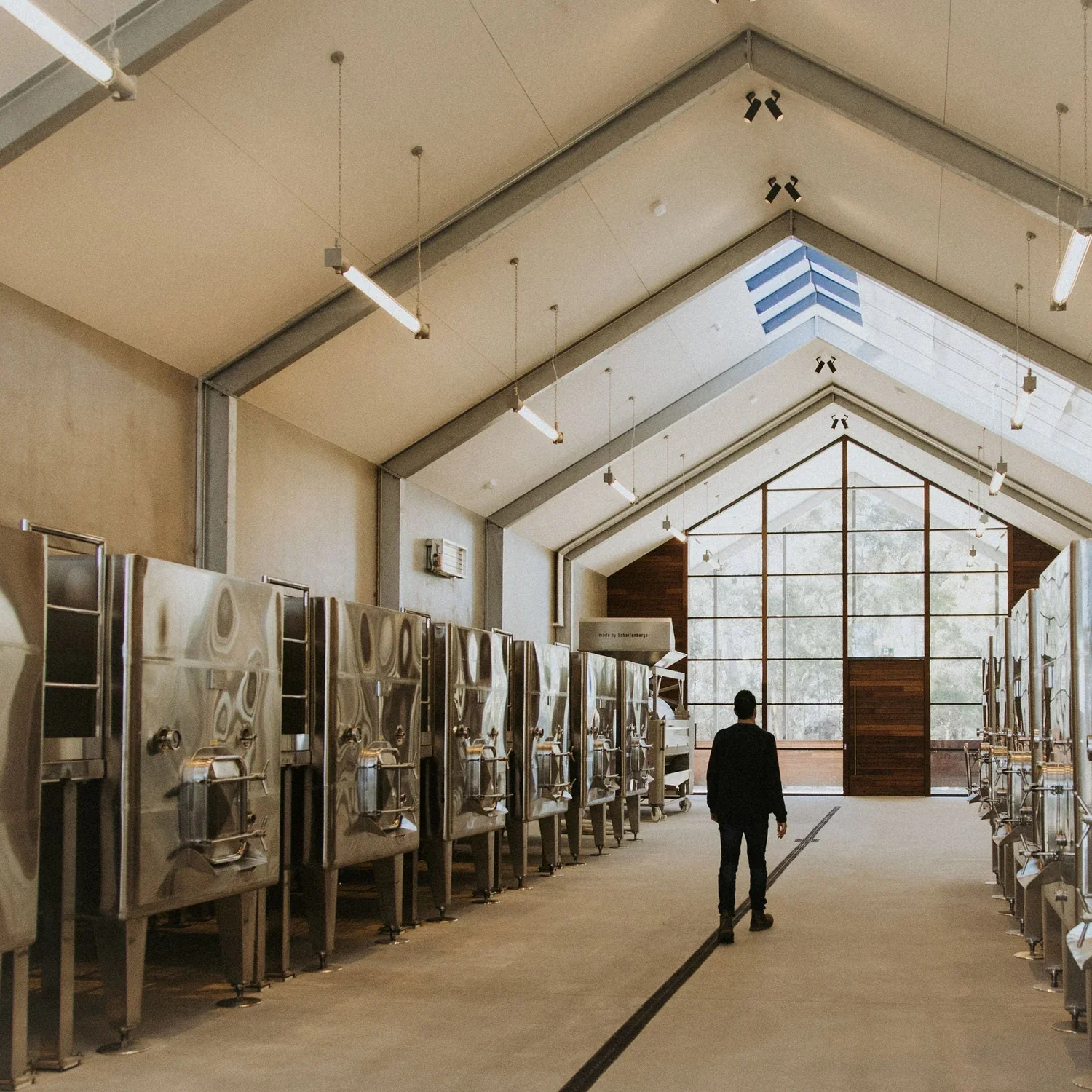 Small_Wonder_winery_1eaf2c6f-5d7e-445e-a0ce-217b3b08bc2c.webp