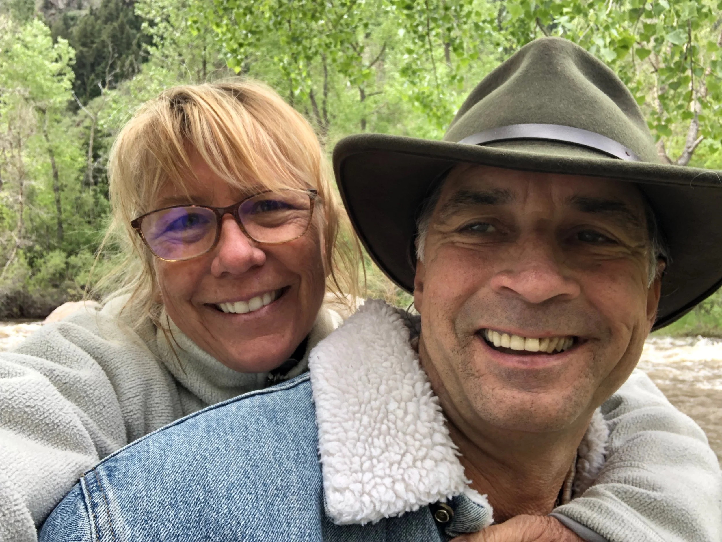 Returning home to a messy messy house reminded us that great visions are useless until you roll-up your sleeves and get to work. The new day, in order to keep our connection to nature, we took a moment creekside in our âbackyardâ.