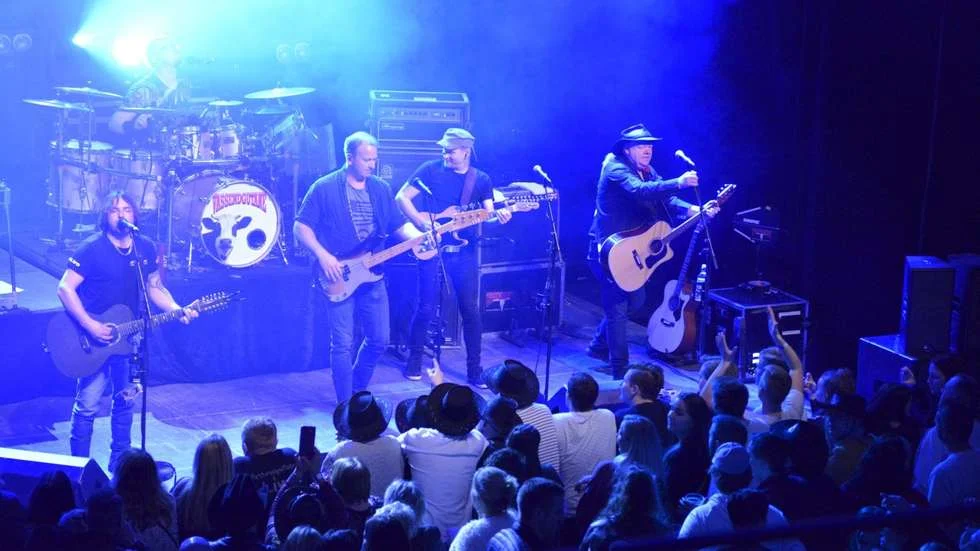 DANSEPARTY MED VASSENDGUTANE45