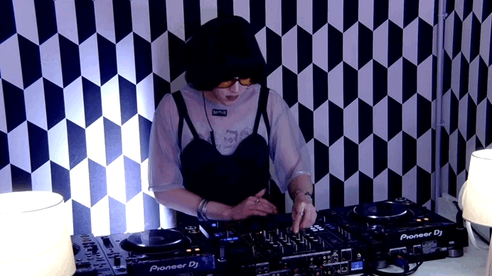 DJ