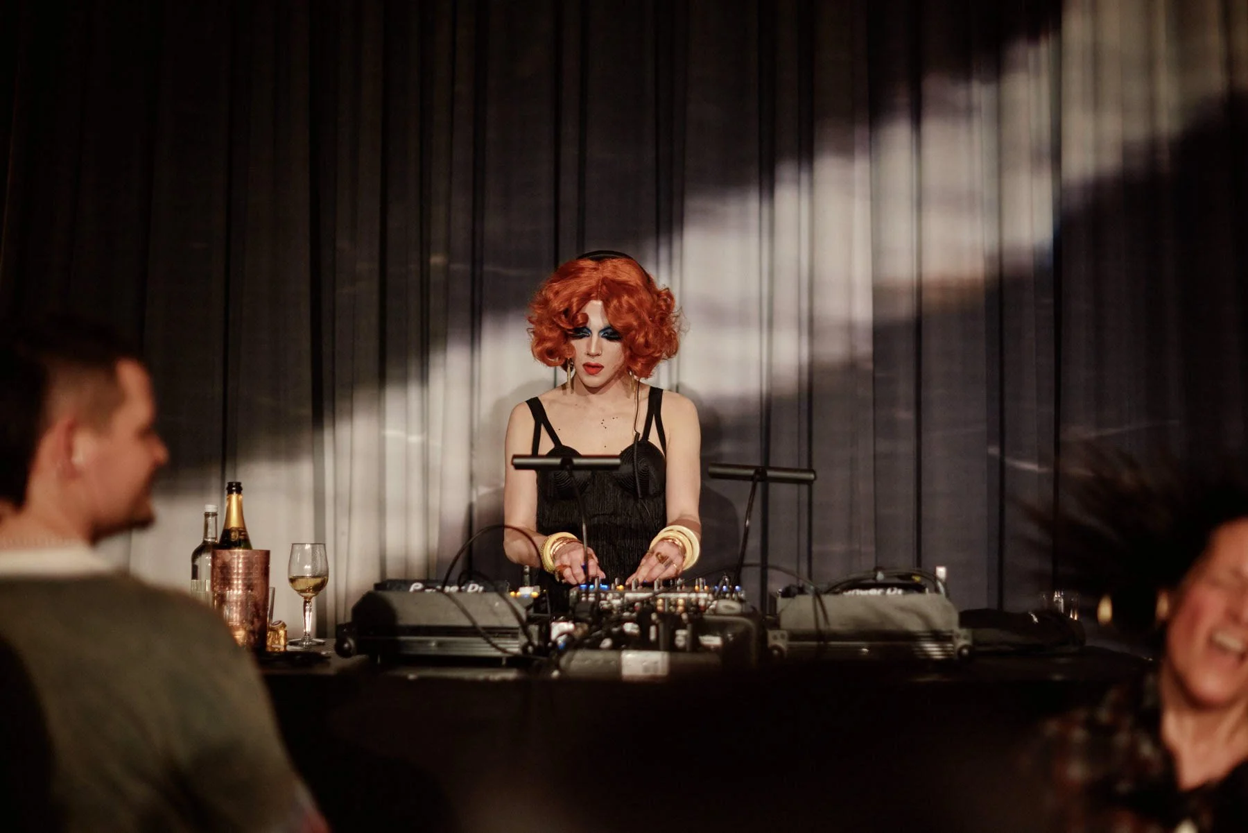 DJ