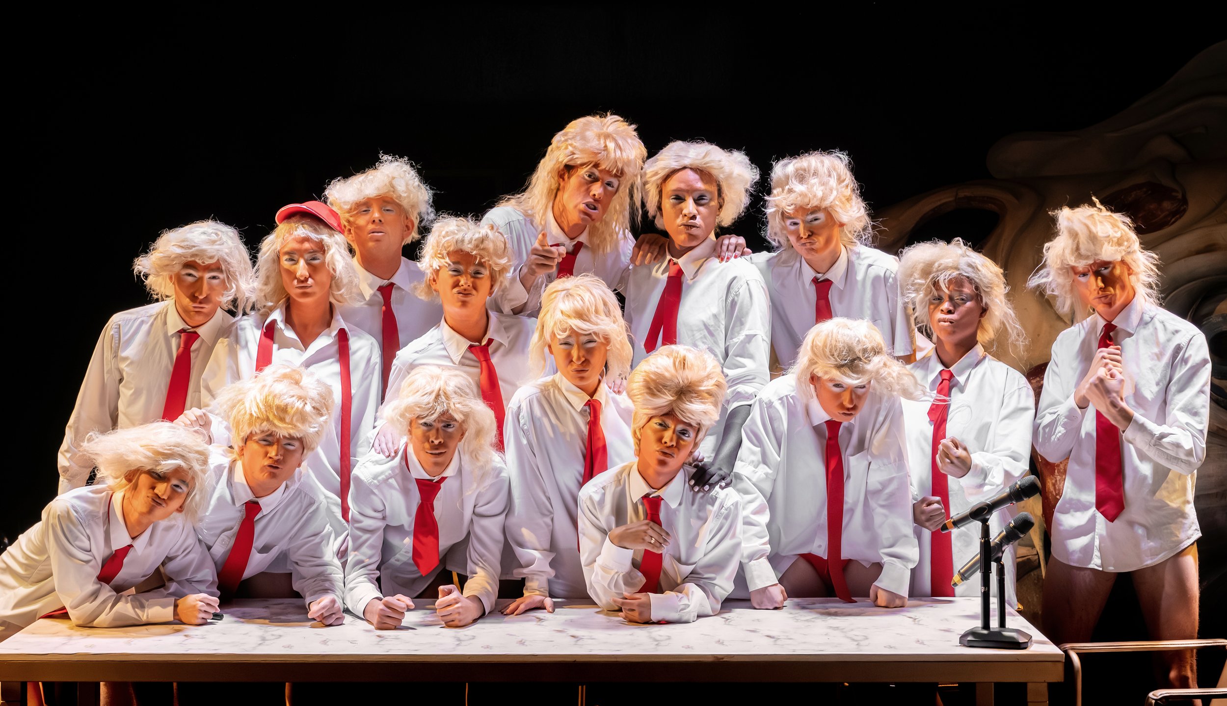 15 TRUMPS EN COLÈRE SE NOYANT DANS LEUR PROPRE MERDE - Marlène Saldana & Jonathan Drillet 2025