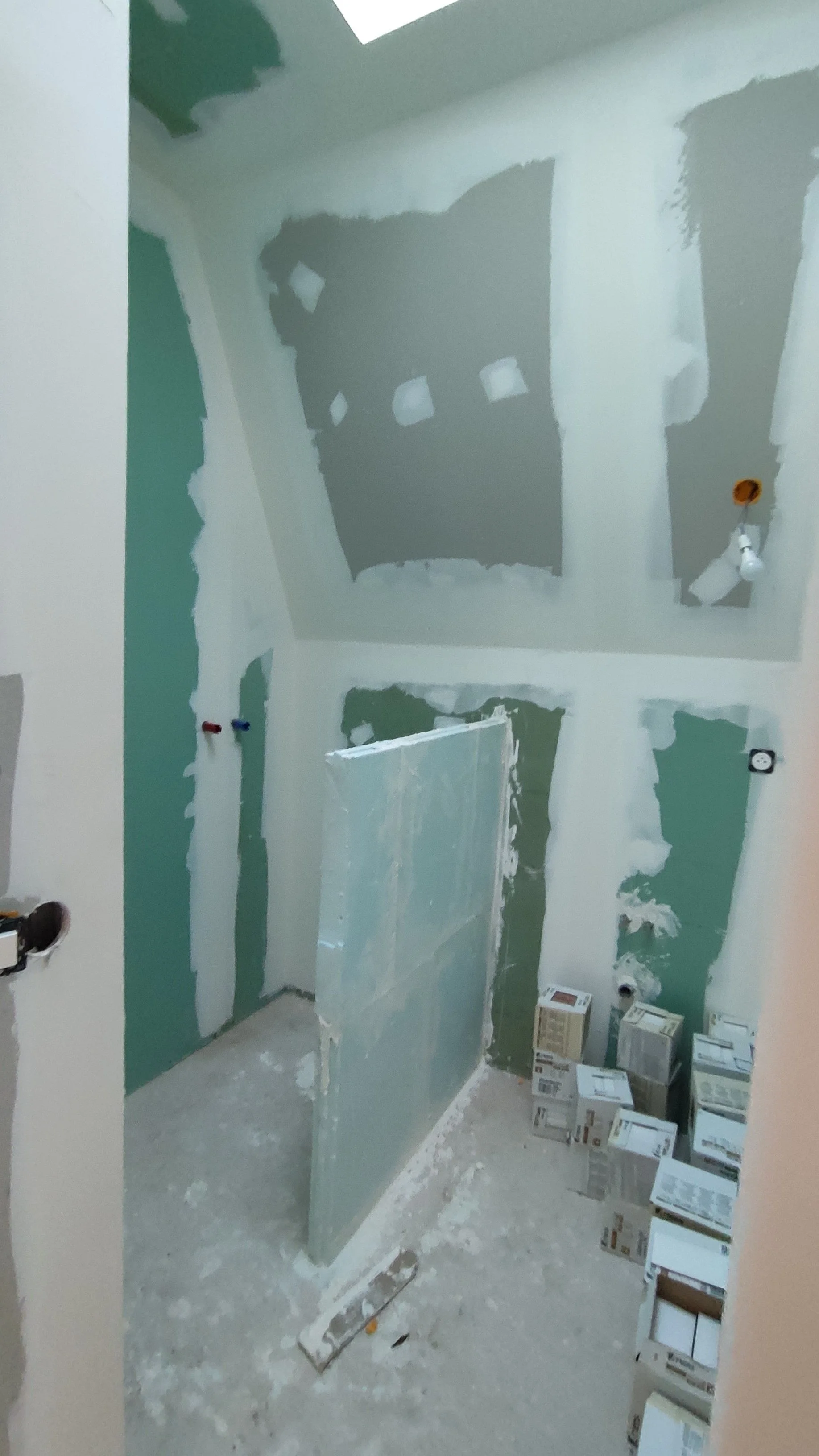   Chantier  : vue depuis la future salle de douche  
