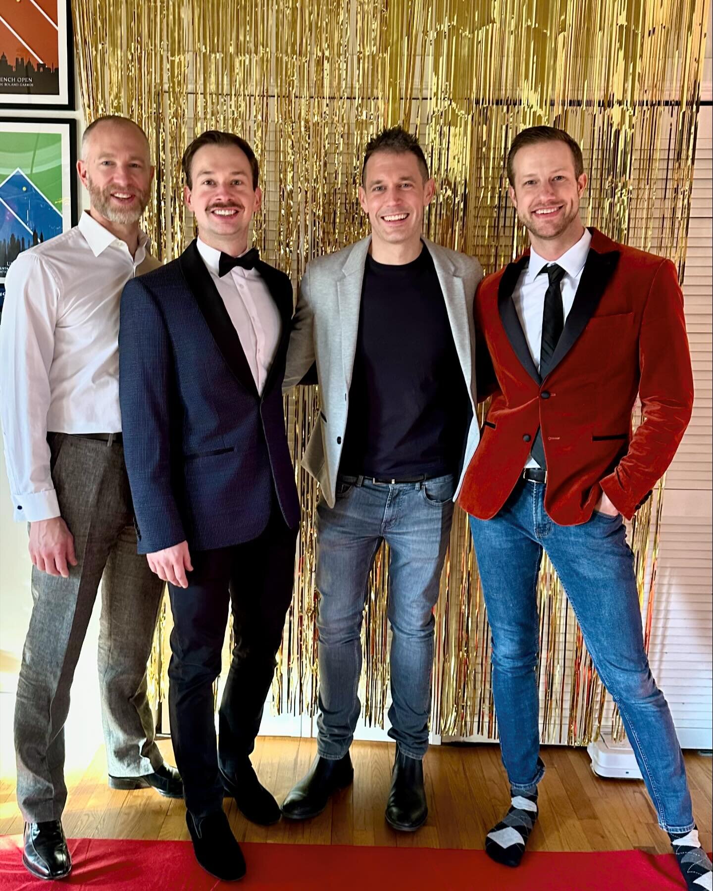 Smelts trade in their gold medals for gold statues at our annual Oscars party 🏊&zwj;♂️🎬

#SplashAndWatch #oscars #chatgpt #swimteam 
#anhonorjusttobenominated #redcarpet #gagworthy #fashion #swim #serving #lgbtq🌈 #swimming🏊 #swimlife #gaysports #