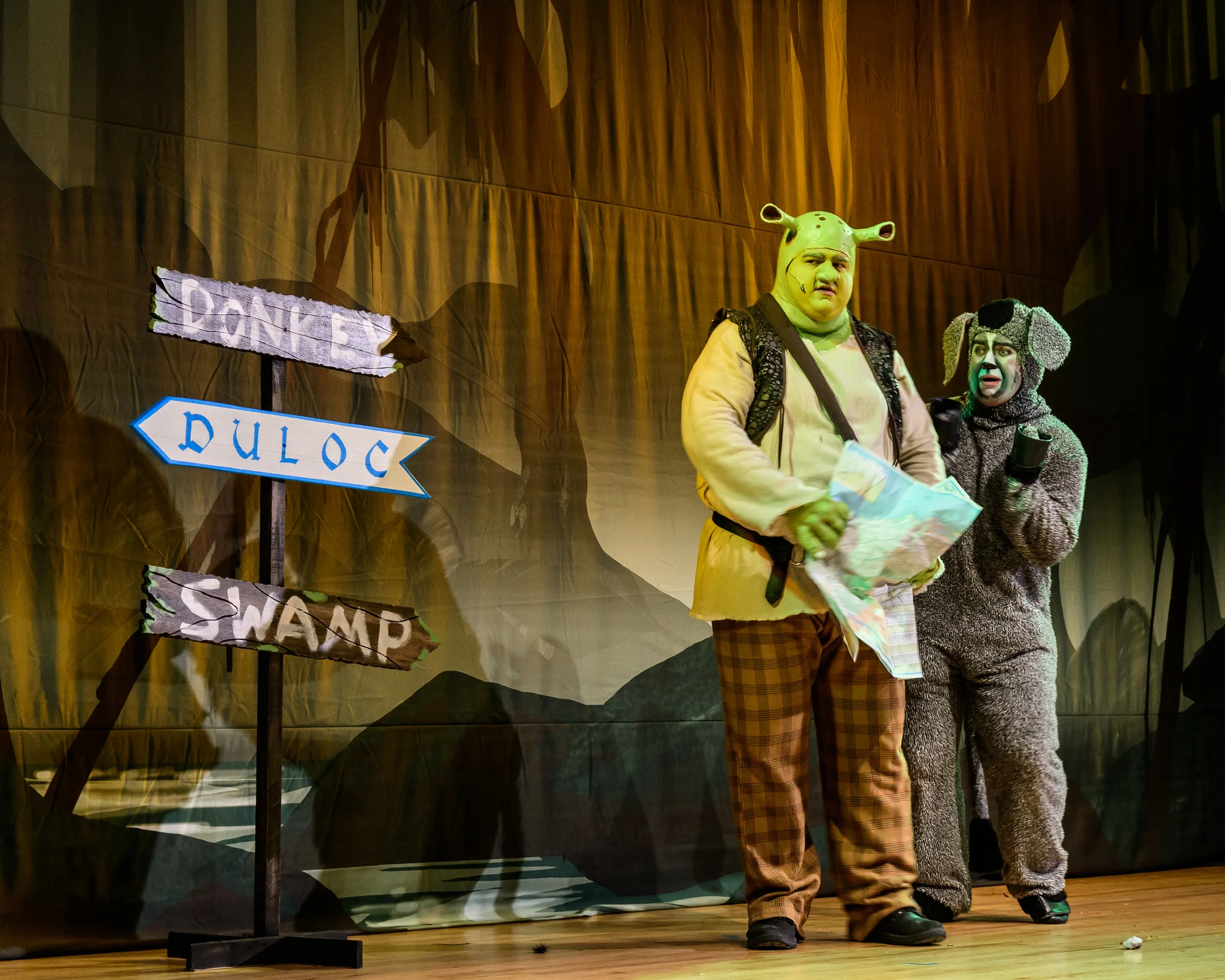 Shrek and Donkey on the way to Duloc