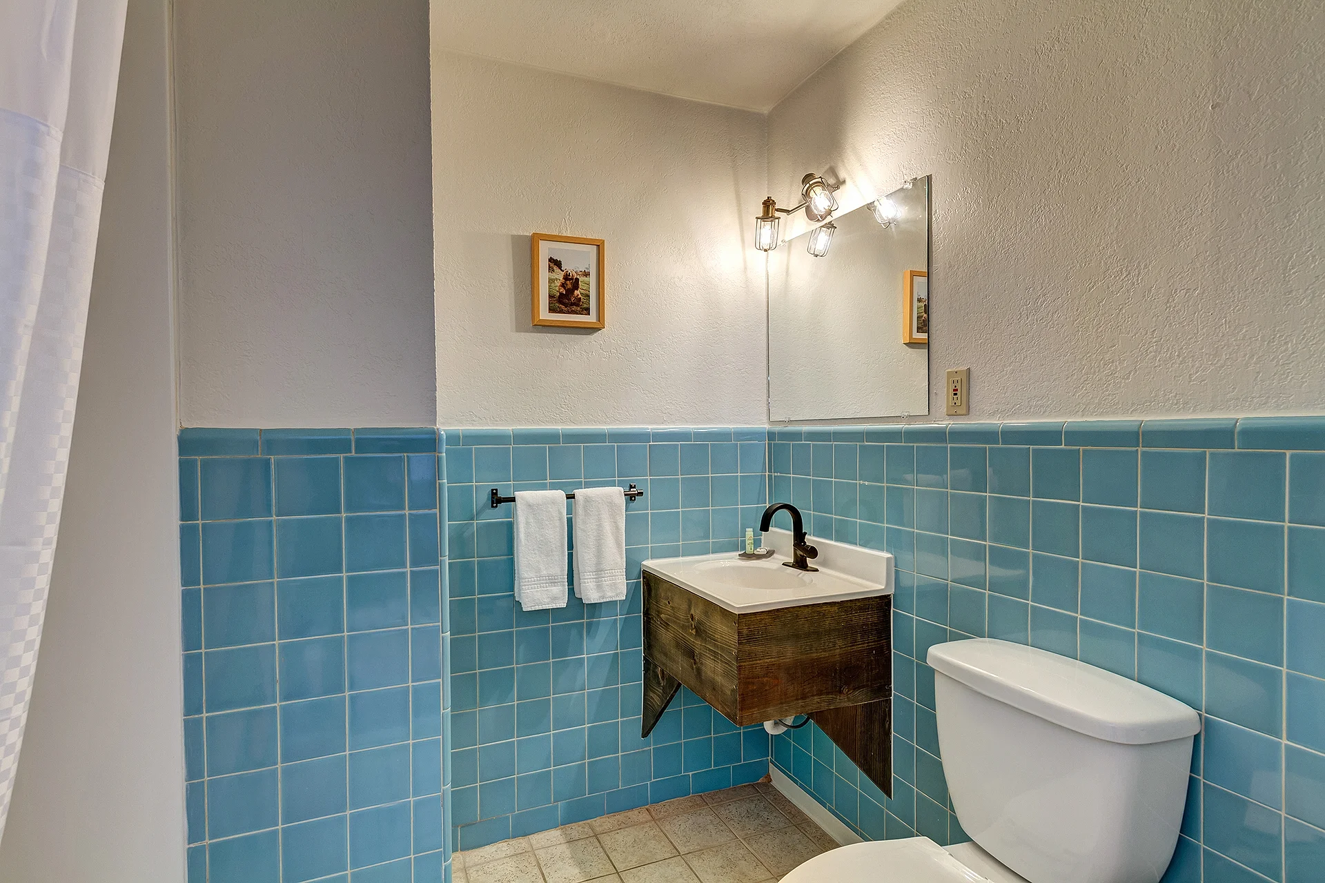 Meadow King bathroom.jpg