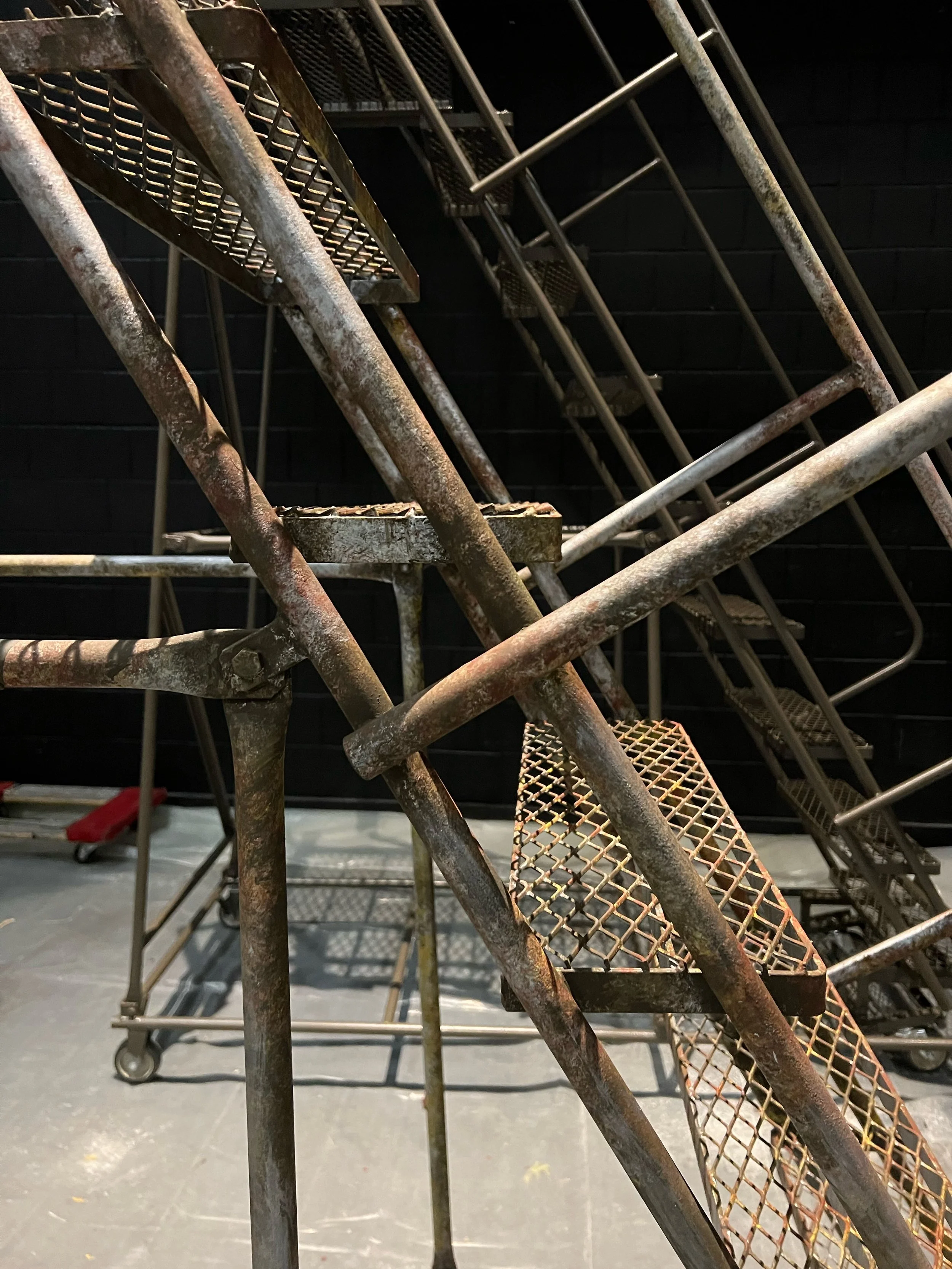 "Fidelio," faux rust scenic treatment