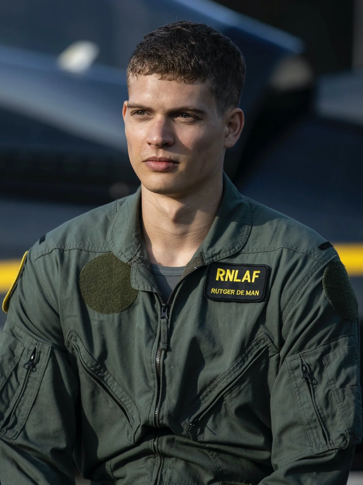 Josha Stradowski in the drama series “High Flyers”
