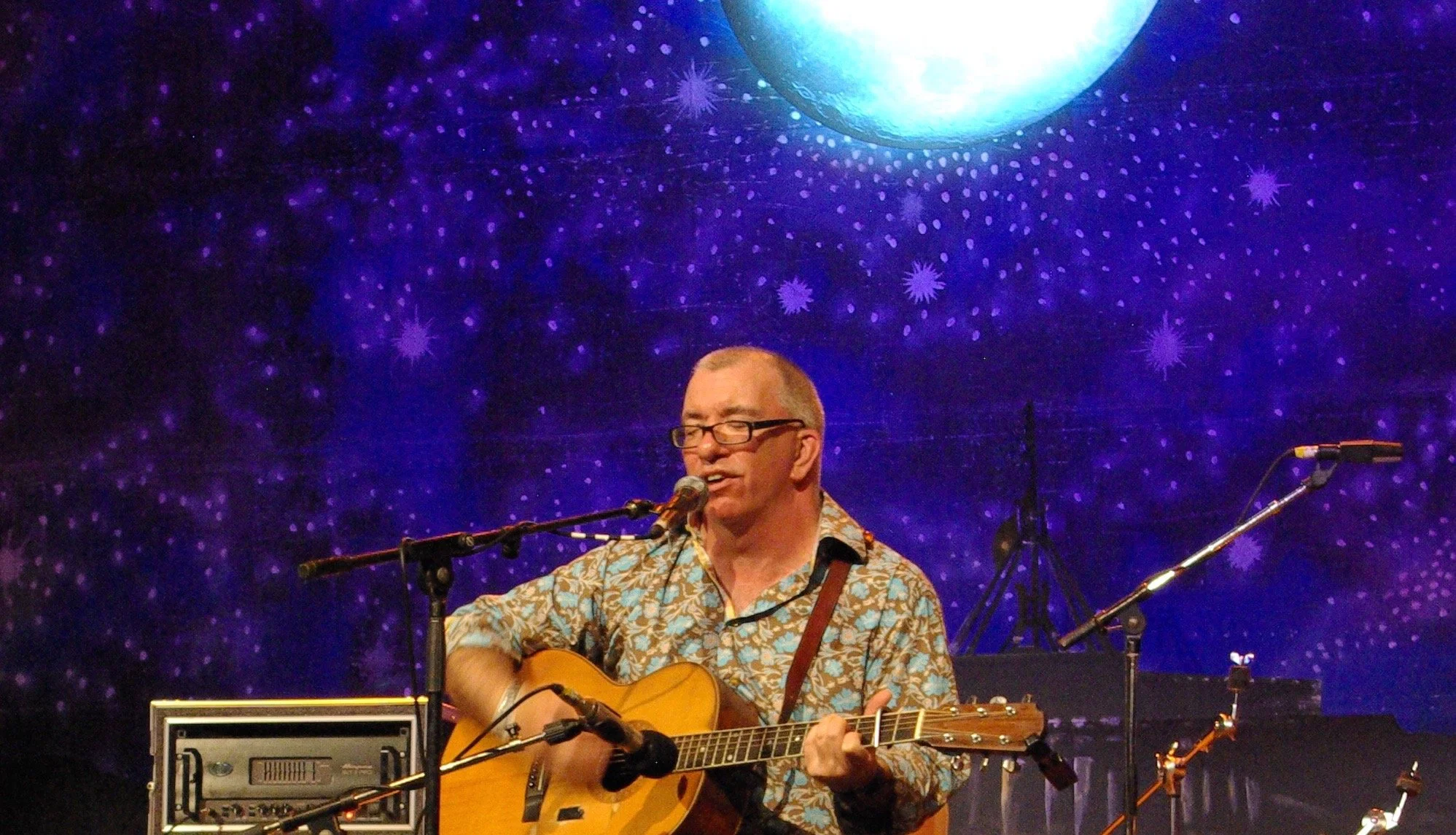 JamesLiveCanb.jpg (Copy)