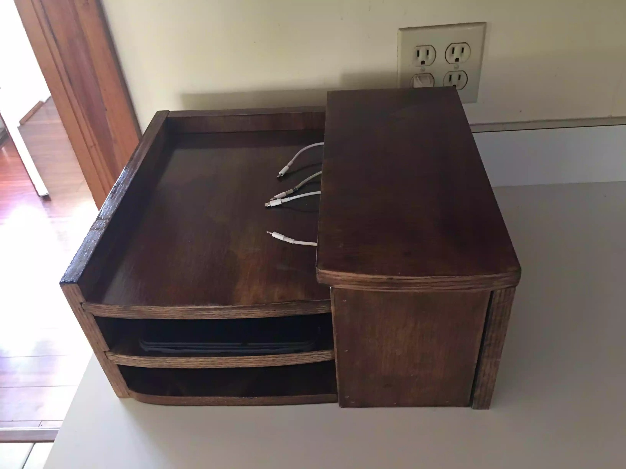 Front view, you can see the two shelves that can house the ipads