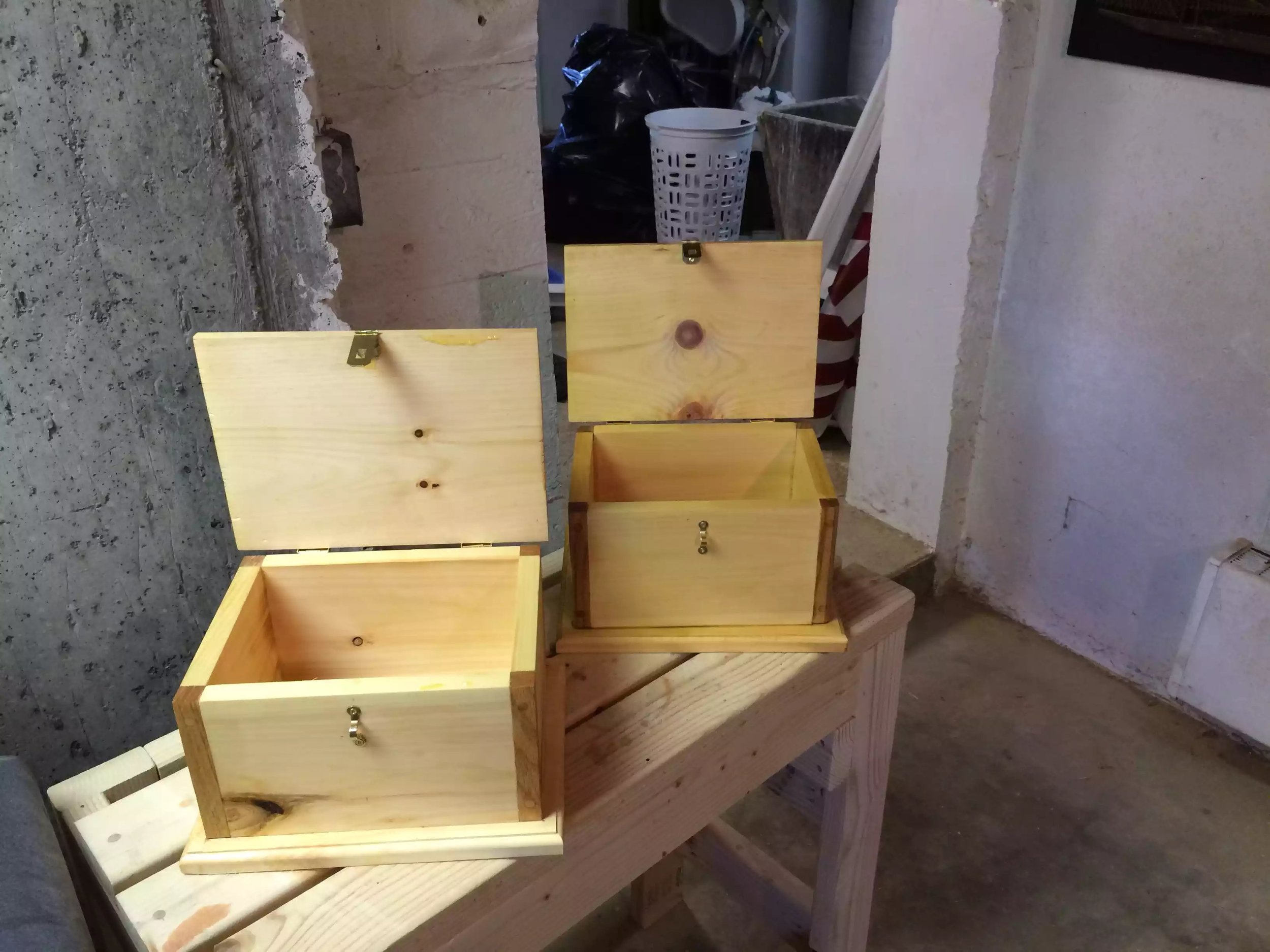 My sons keepsake boxes completed, Love the oak accents on the corners