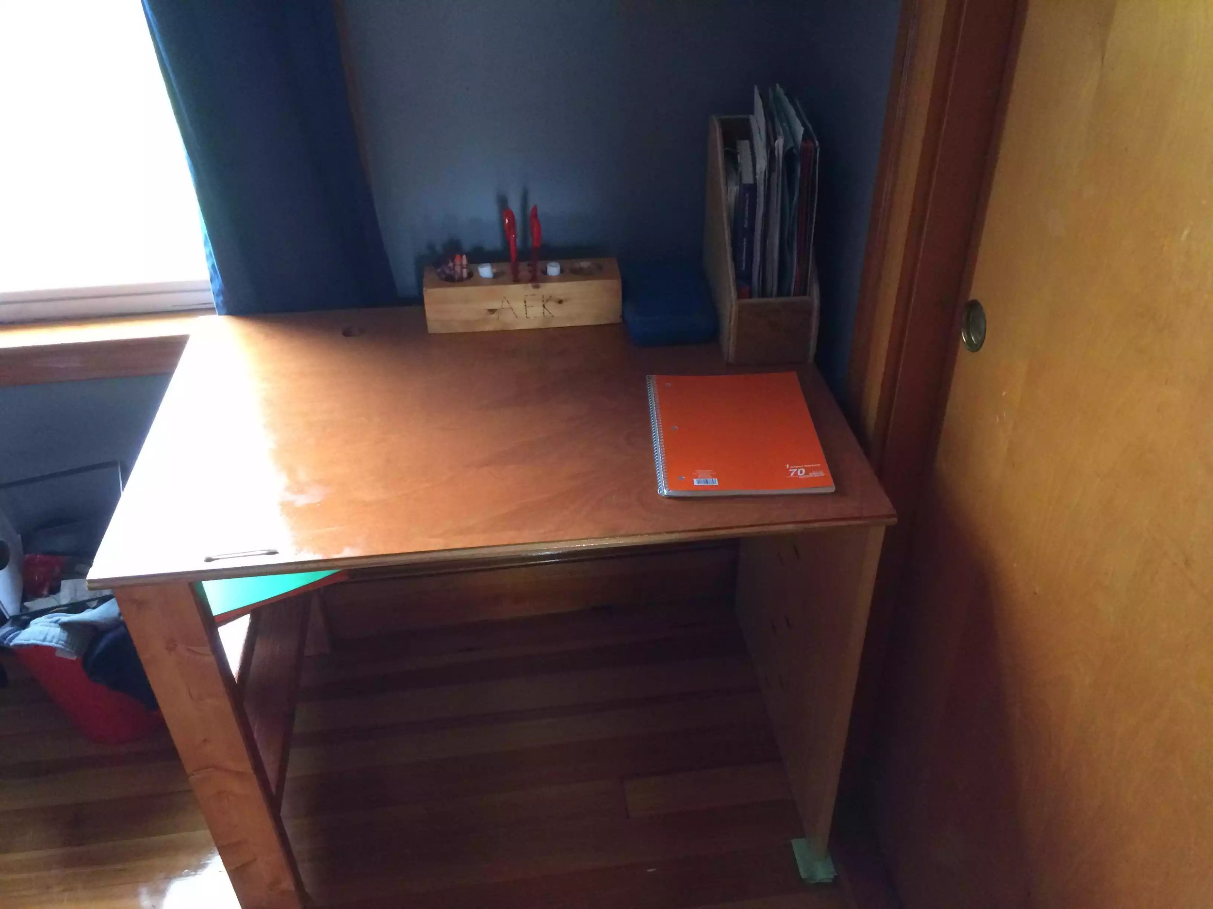 Front view of the desk, all it needs is a chair