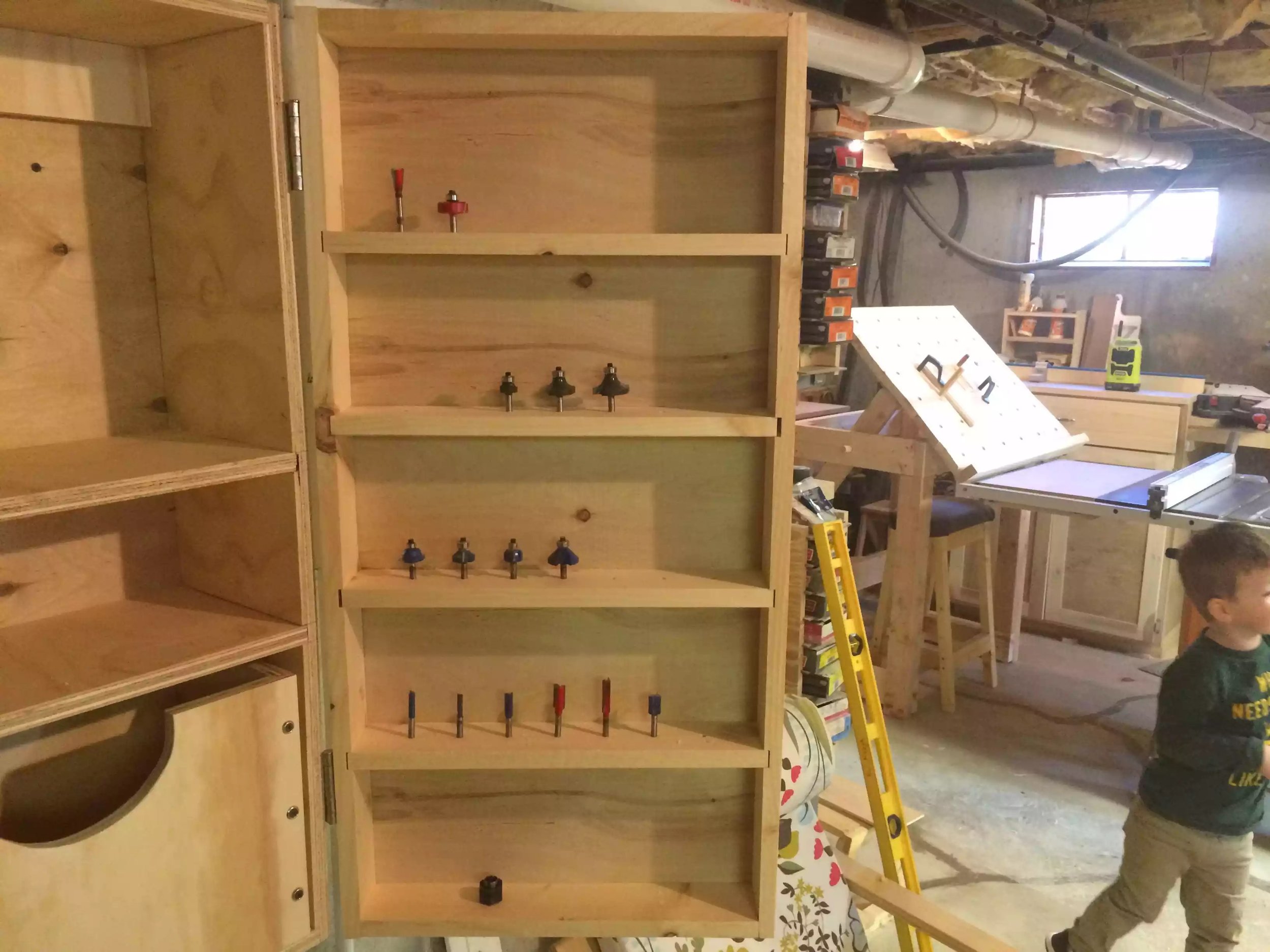 1/4' it storage on the door