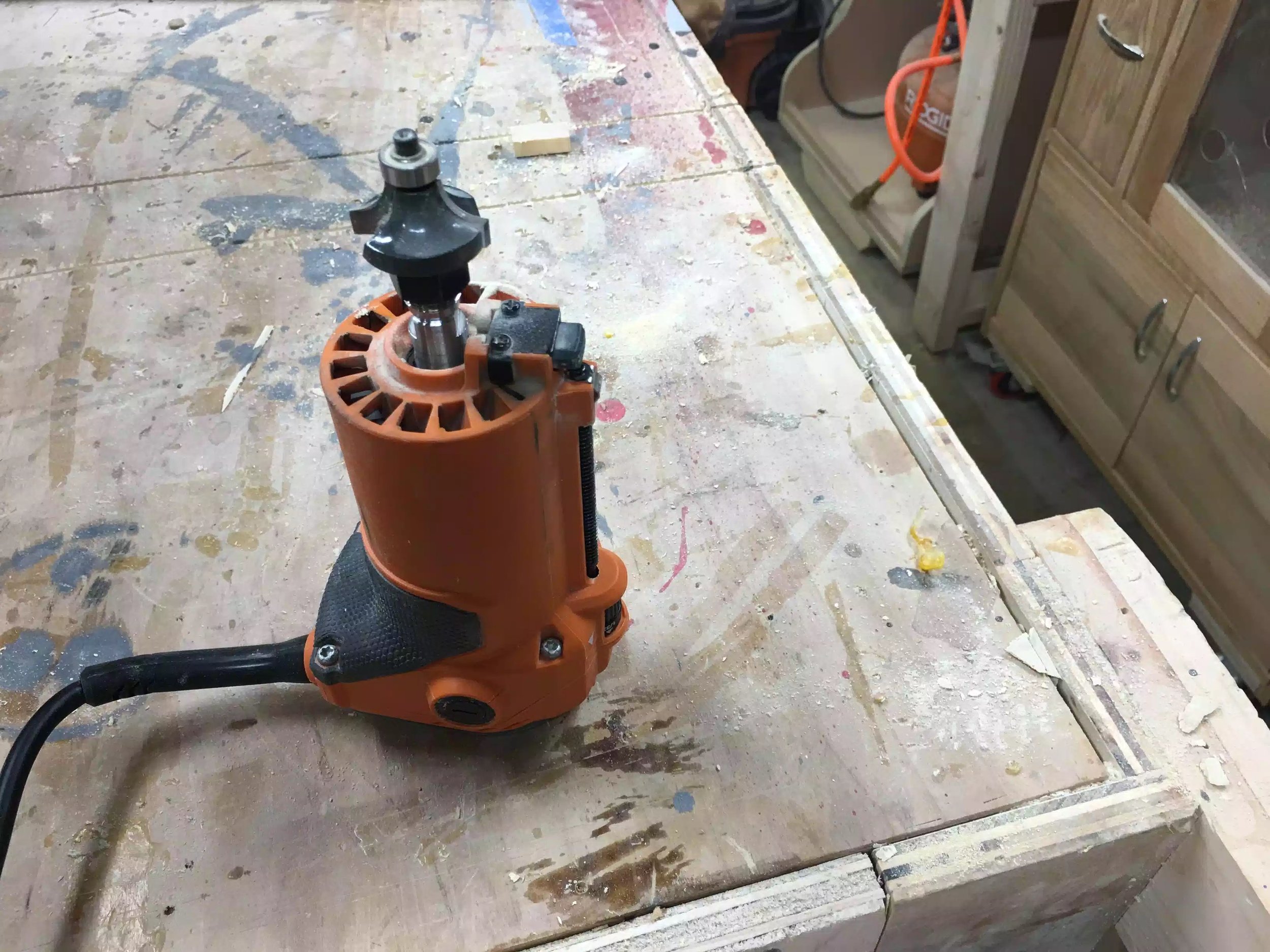Here is my palm router with the round-over bit in the colet. 