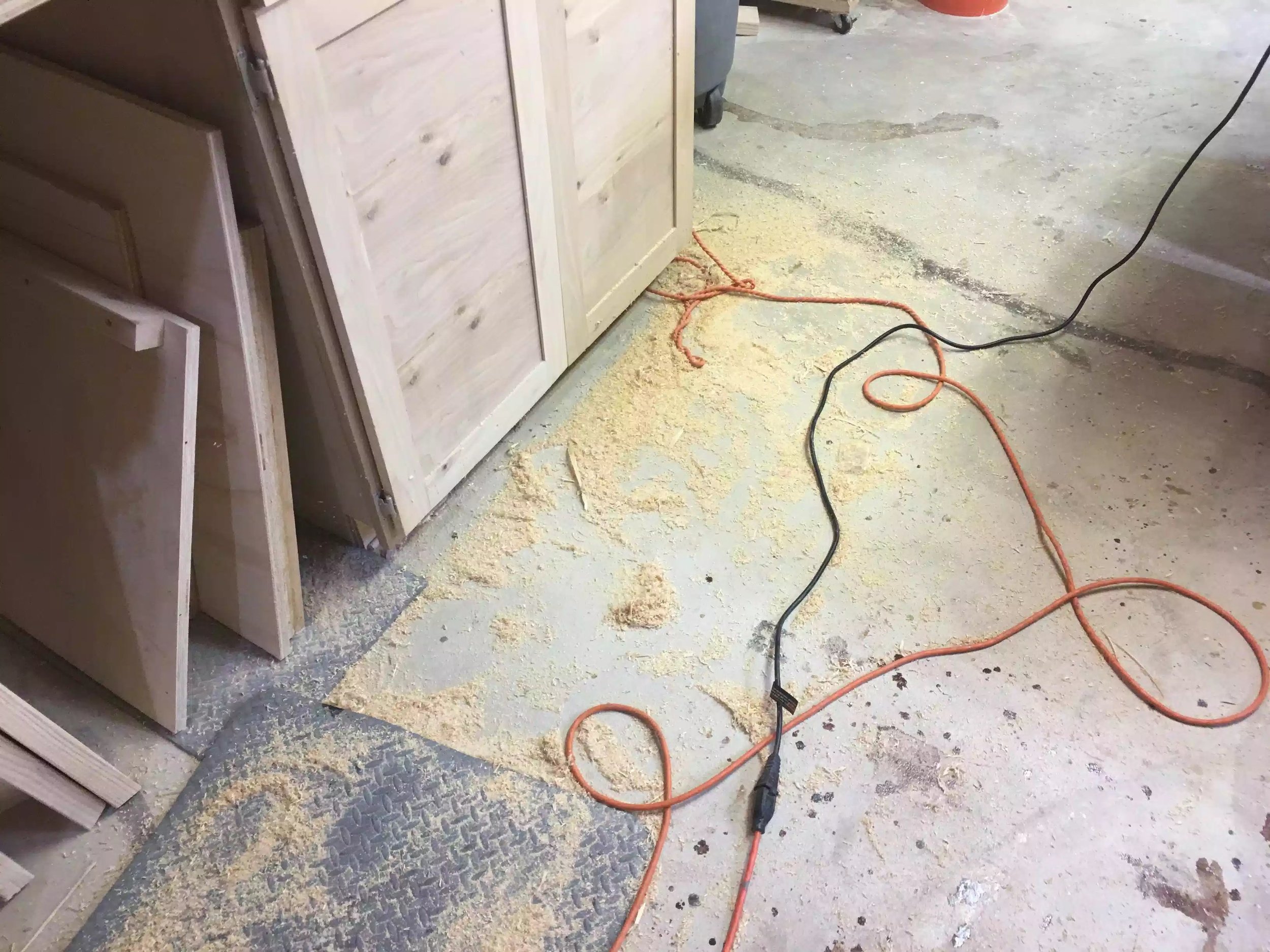 and more saw-dust.....really don't like a messy shop