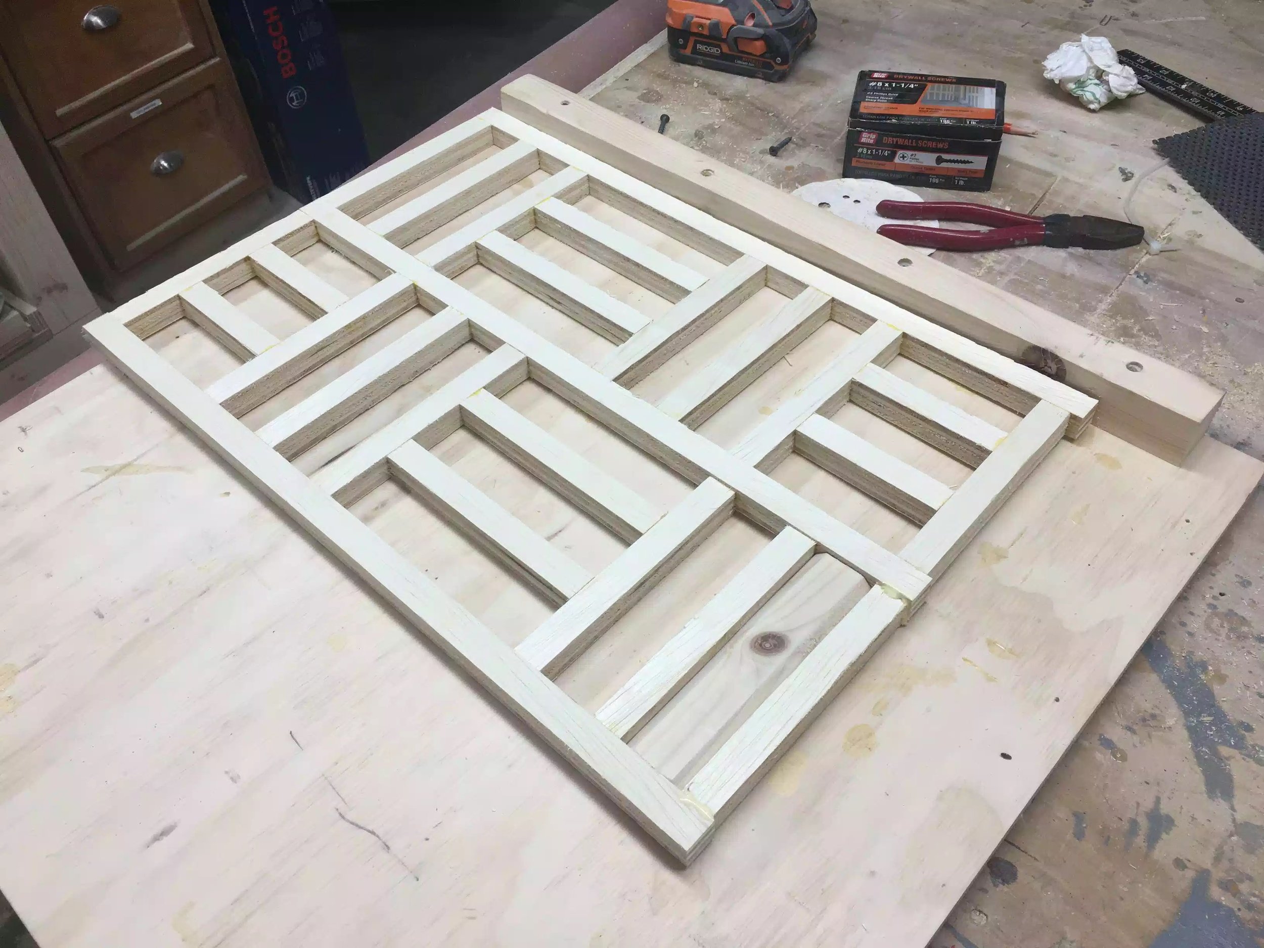 Here is another view of the template, hopefully now with a bit of luck I can lay the herringbone pattern without much problems