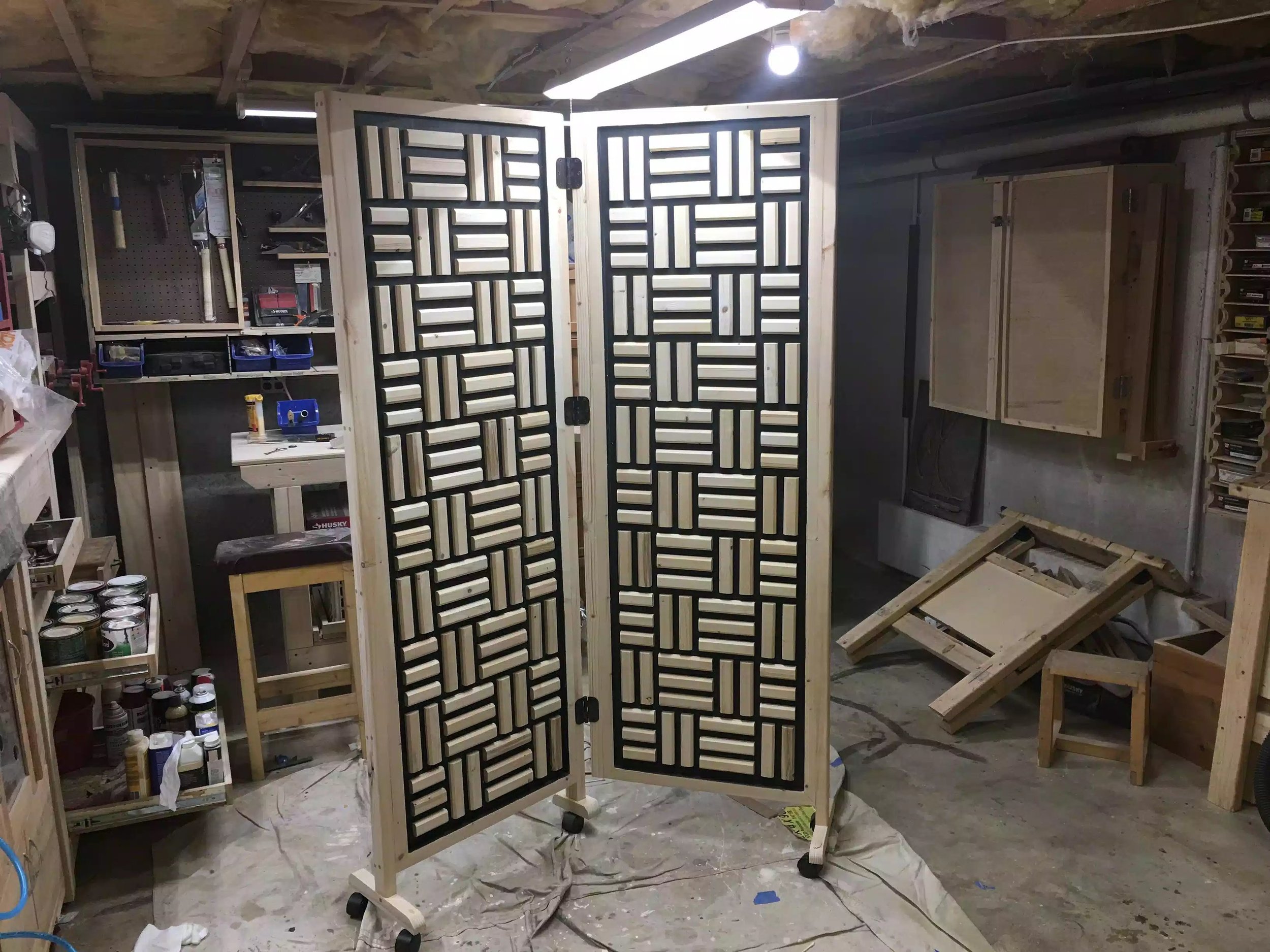 Here is the front of the divider, I love the pattern and without doubt this was the longest part of the construction, it has 200 pieces that were chamfered with a router and then hand sanded. But I think it was worth every bit of effort.