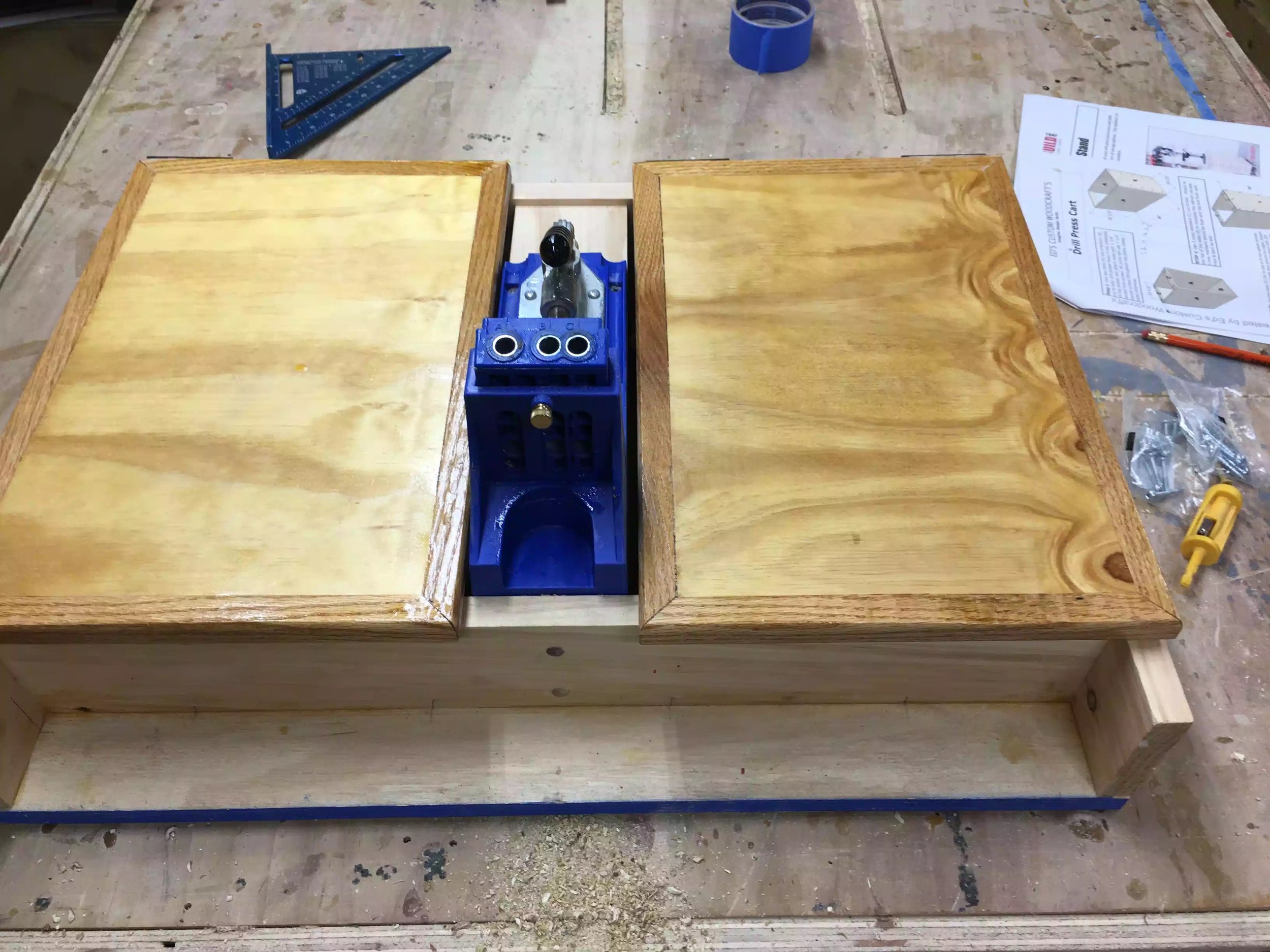 Here is the complete workstation, the jig sits flush with the compartments that sit on the left and right of the jig where I store my accessories. The workstation also has a lip on the front that allows me to clamp the workstation to my bench.
