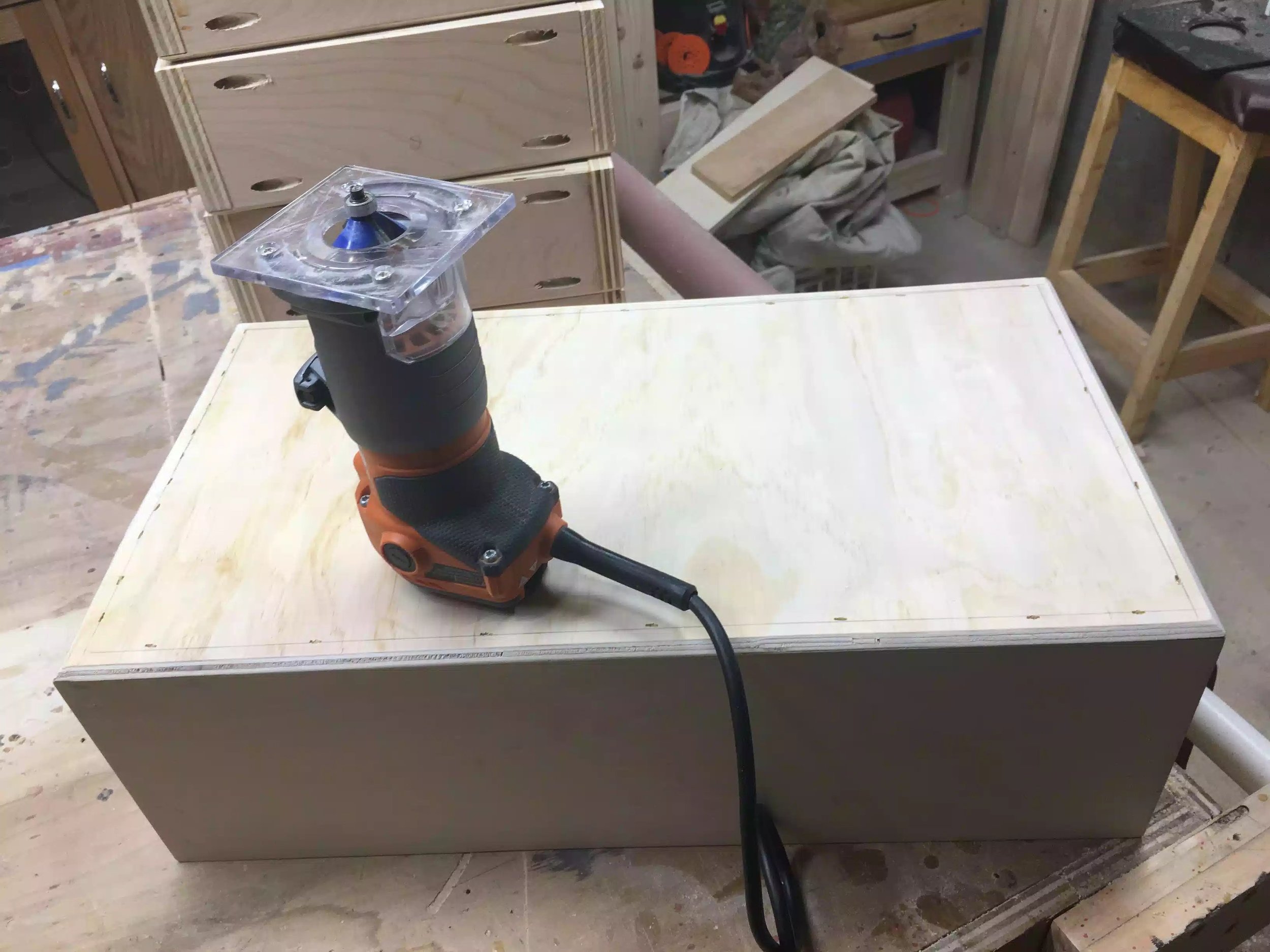 Here you can see the palm router ready for action, its installed with a router chamfer bit.