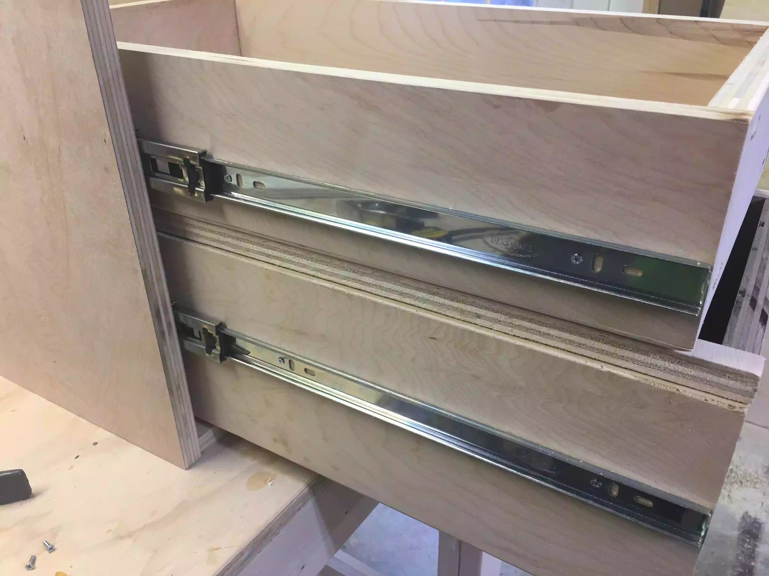 Here you can see the spacer sandwiched between the two drawers.