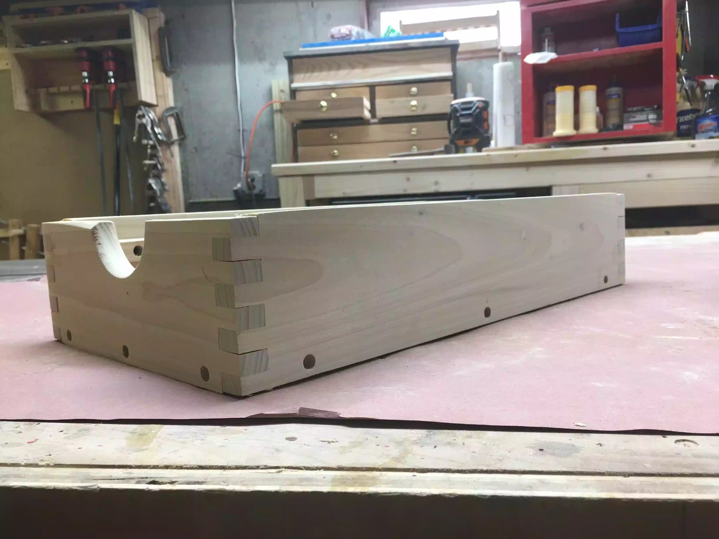 Here is the box after sanding, need to fill in some little gaps around the finger joints but other than that it looks fine.