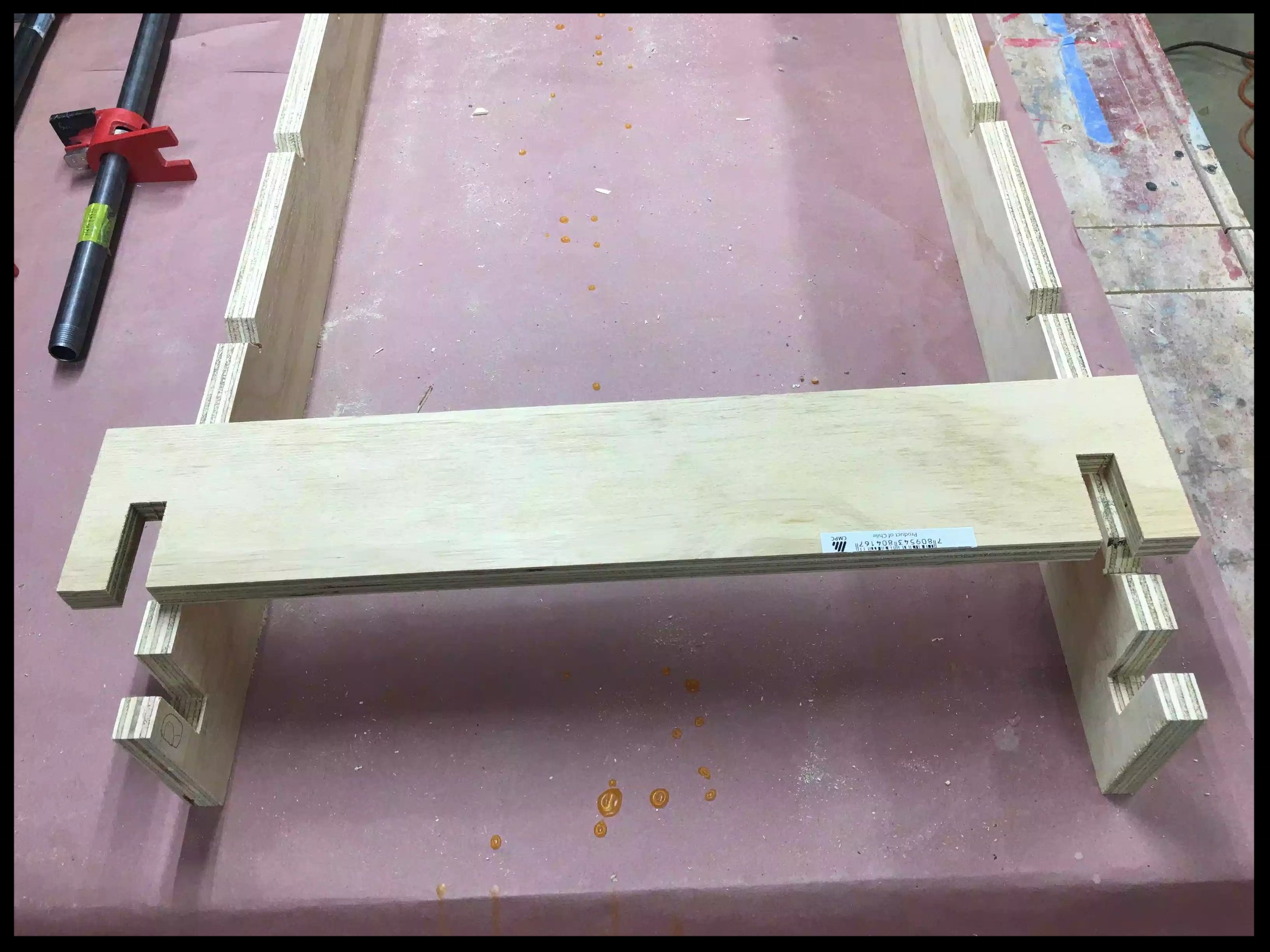 Here you can the side piece with the completed half-lap material removed.