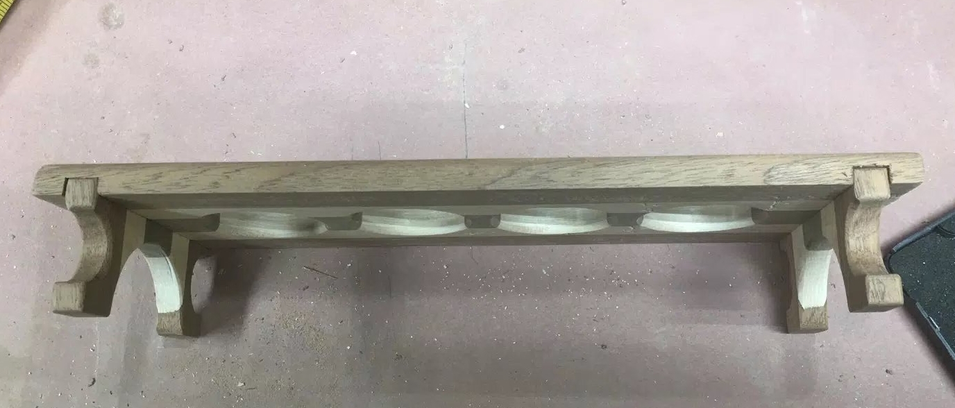 Here you can see the feet sitting in the dado I just cut, the dado groove runs the entire width of the flight, I have to say that it looks great for a simple joint and it is also extremely strong.