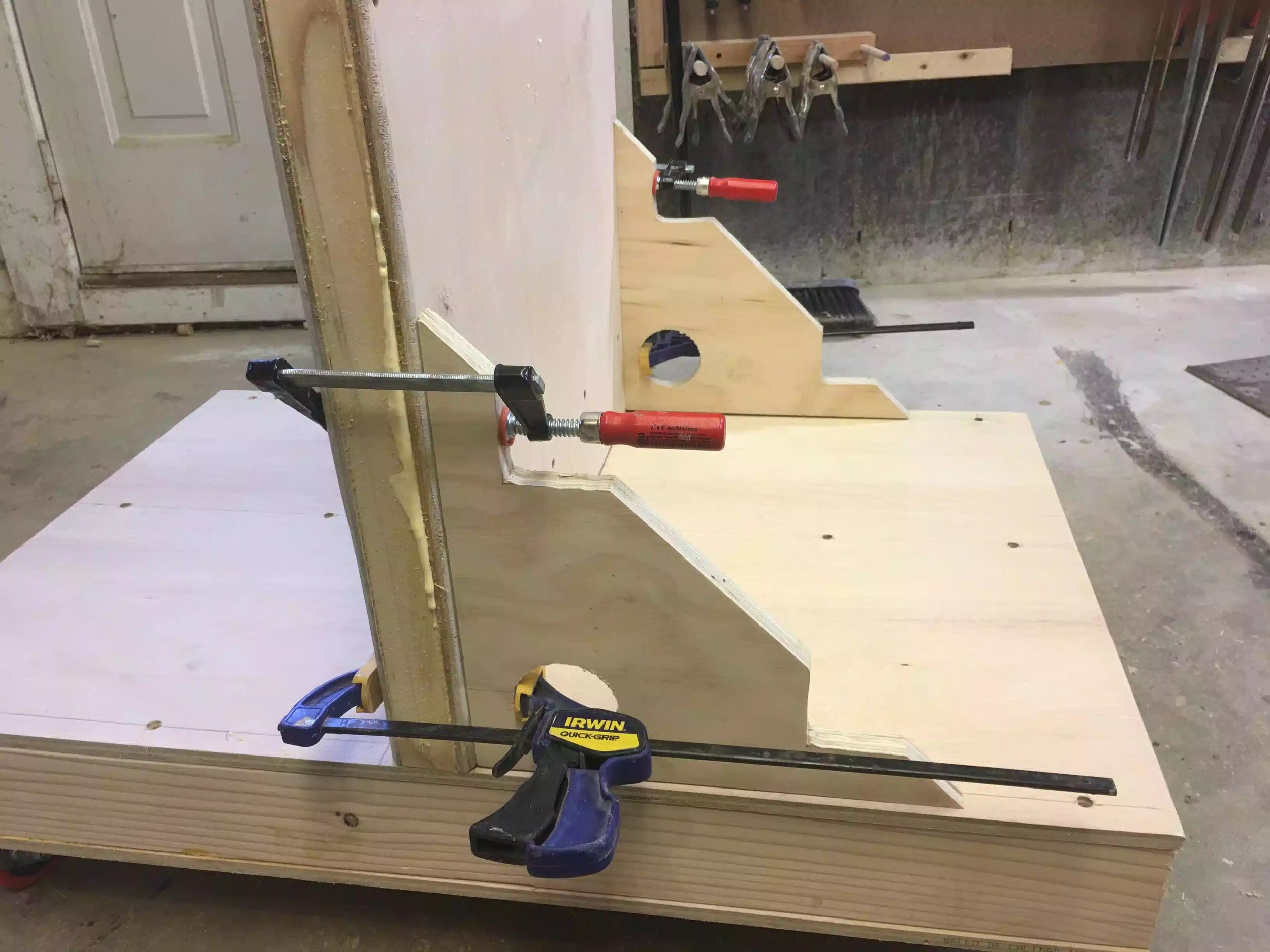 Here is the divider sitting on the base, it has not been secured yet that is why I am using some shop made right angle holders.