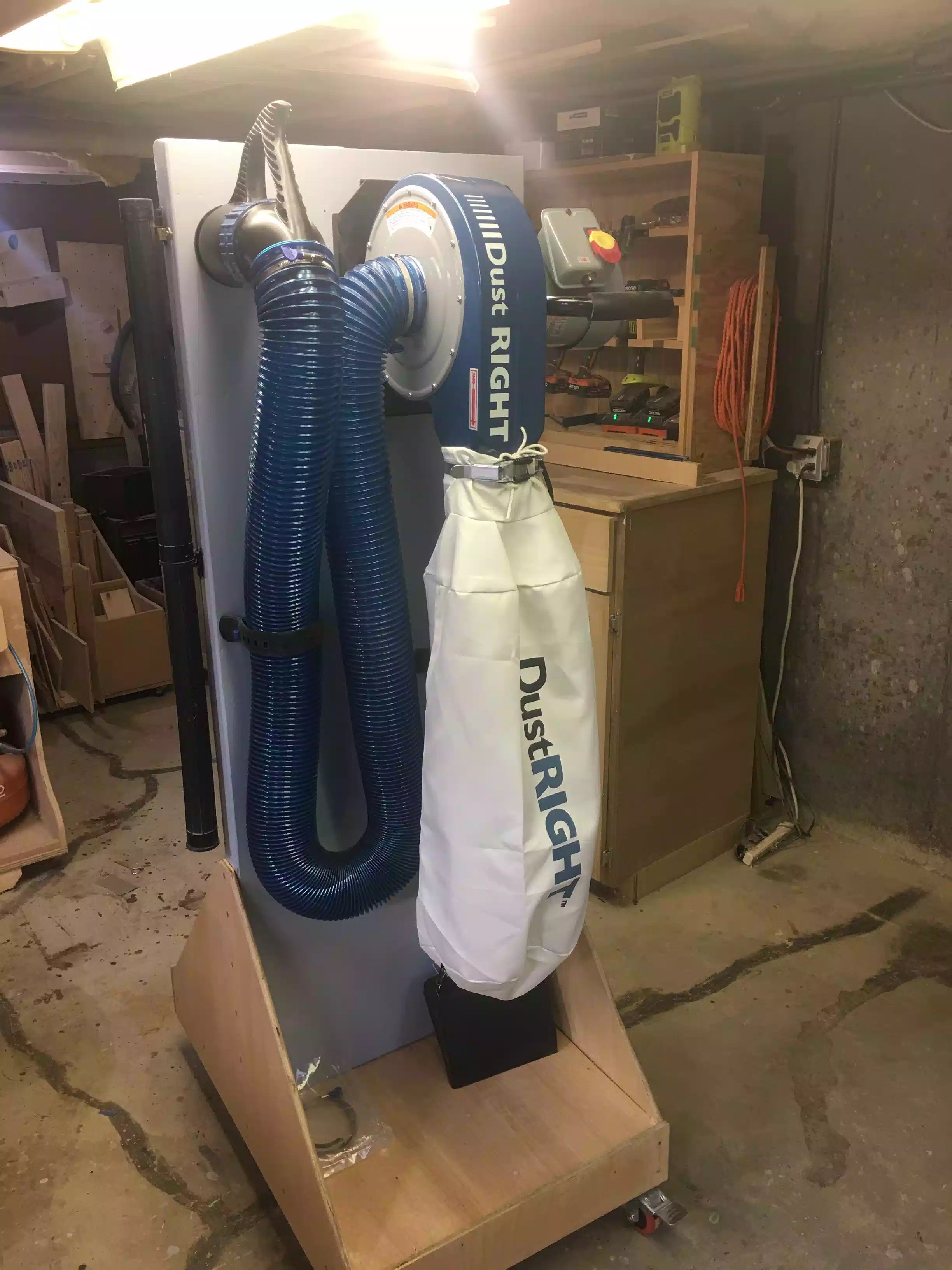 Just another angle of the cart, I really like the docking cup that holds the handle in place and Rockler will did a great job inventing the dust hose organizer.
