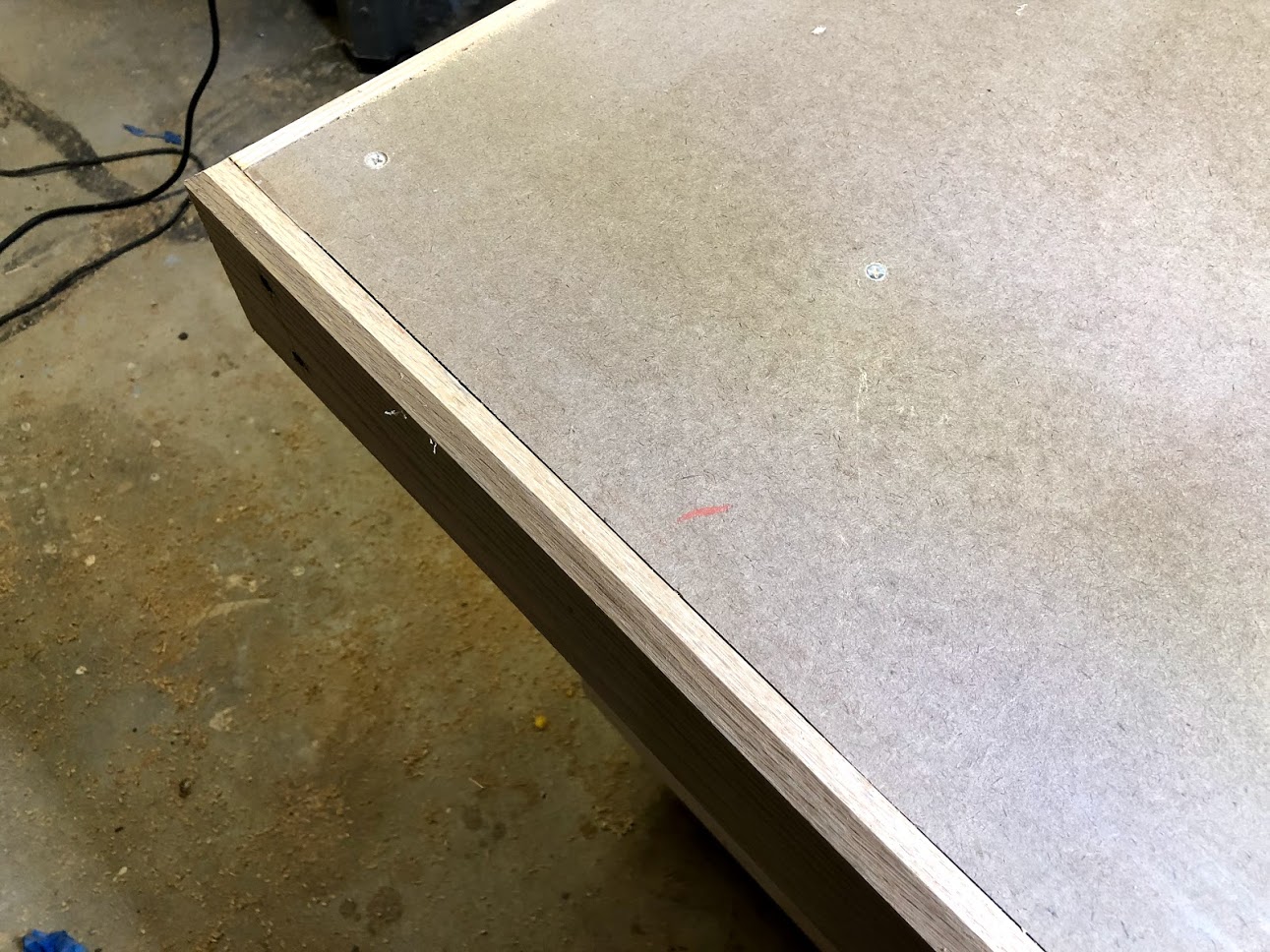 Here you can see the chamfered edges, I did this to all outside edges of the oak trim.