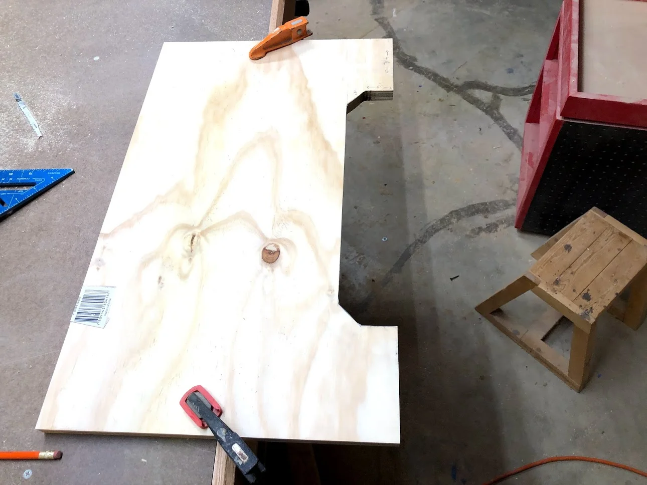 Here is the workpiece all cut out and I think it adds a little visual interest to the front.
