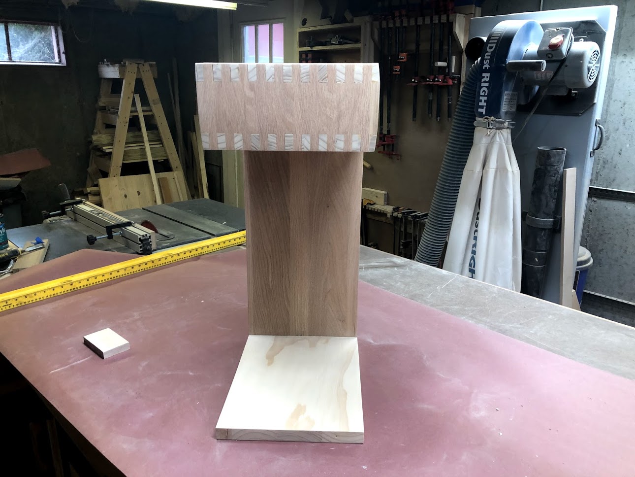 Finger joints in full view