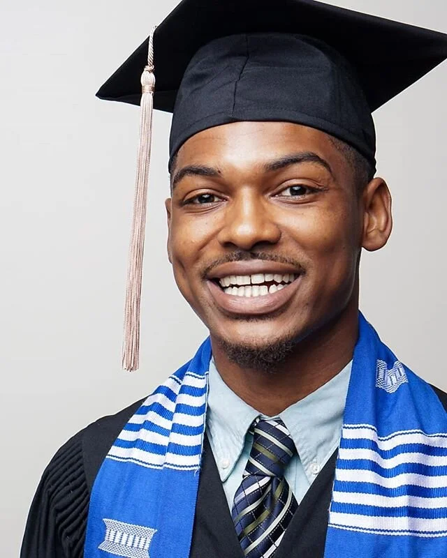 Congratulations to all the recent graduates! My nephew graduated from Jackson State University this past weekend!

Do you know anyone who's graduating this year? Tag them, so I can congratulate them!

I used a 65&quot; Glow EZ Lock silver deep parabo