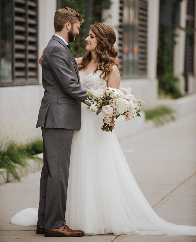 Can we all just take a little moment and swoon about how sweetly these two are looking at eachother?