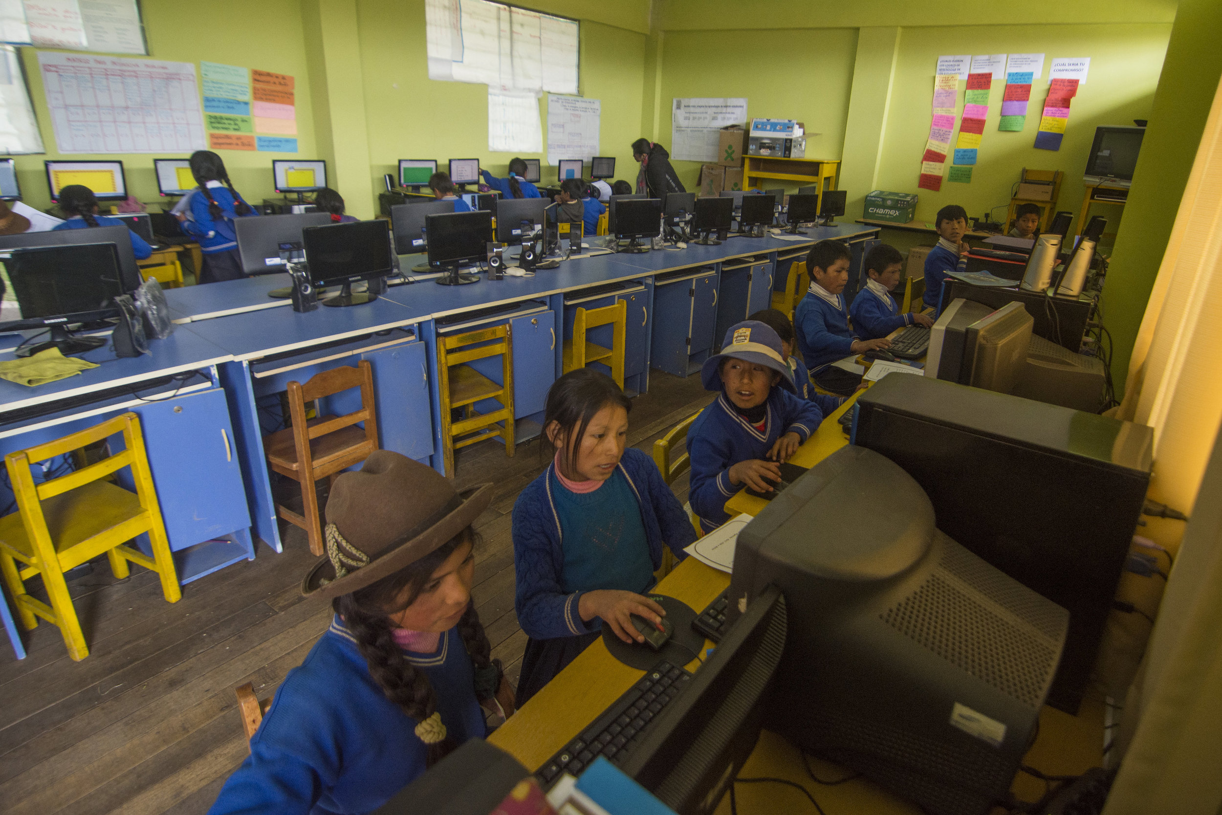 Pupils from Cusibamba's primary school take part in our ICT Academy.