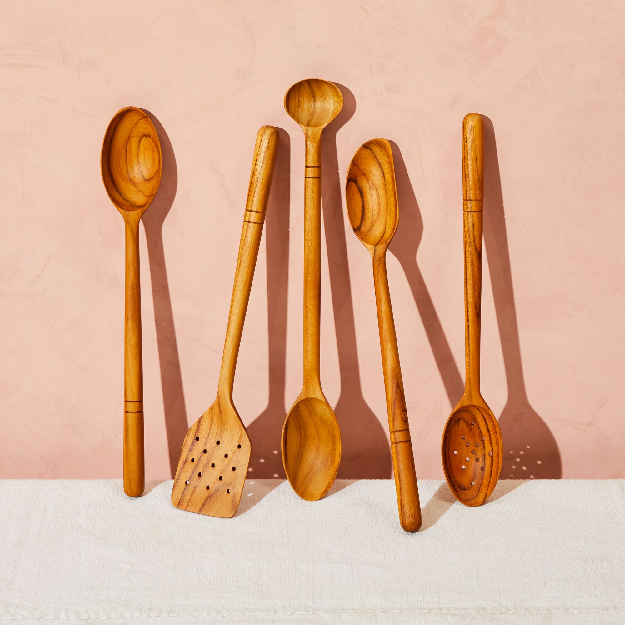 1e1b19bc-7ea0-428e-bf6a-ce08697d35aa--2019-0213_five-two_wooden-spoons_ultimate-kitchen-spoons-set_family_1x1_rocky-luten_062.jpg