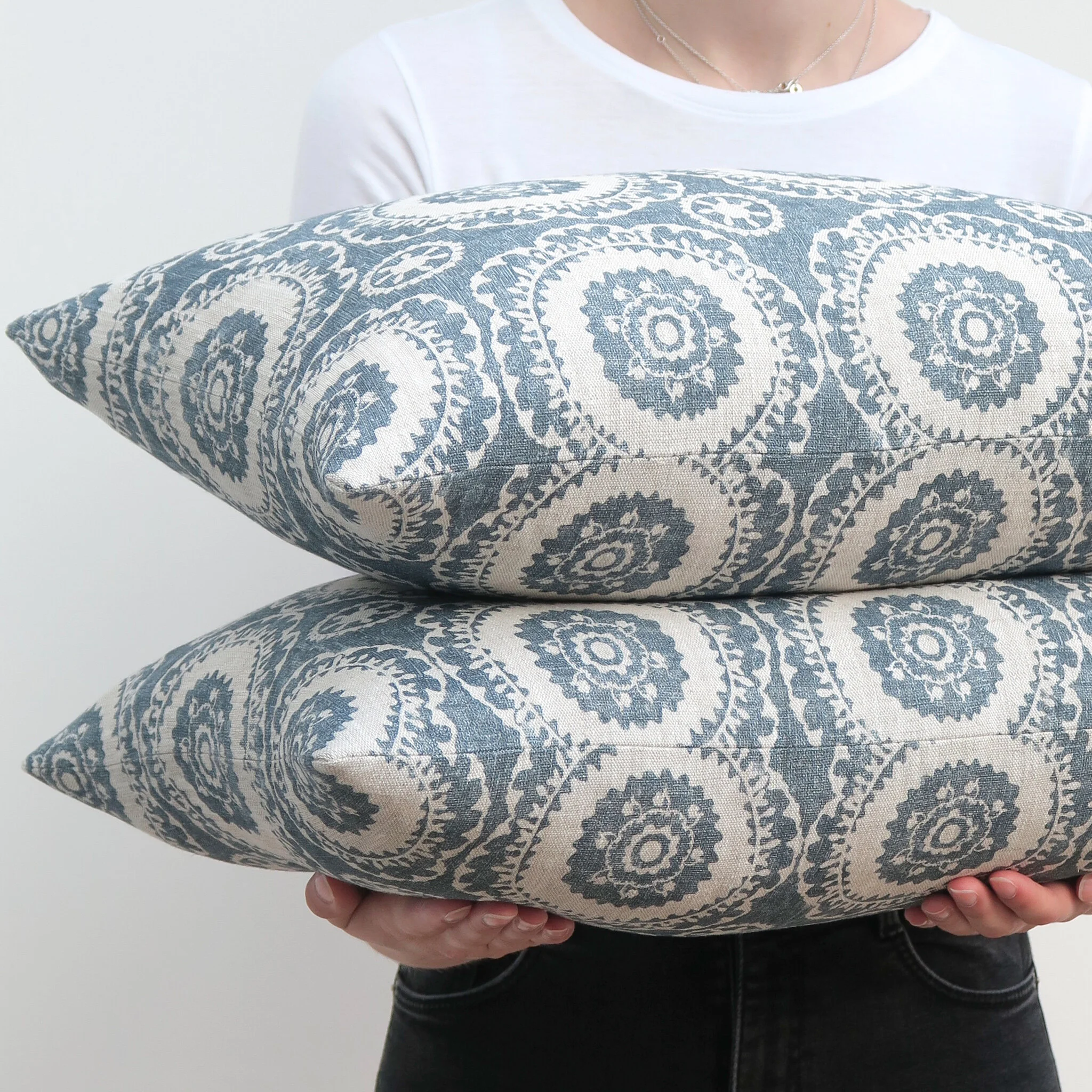 Mussel Blotch Suzanni Cushion