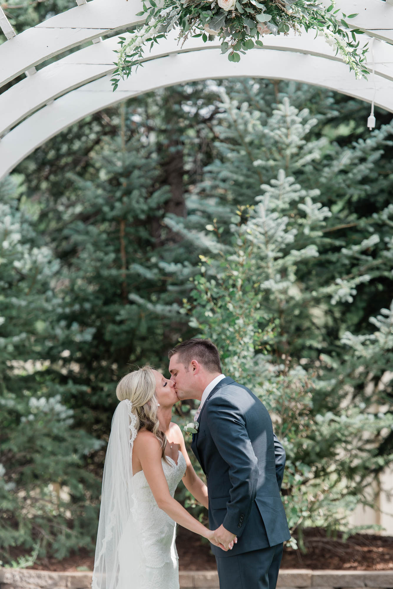 Colorado Outdoor Wedding Ceremony Photography at Wedgewood