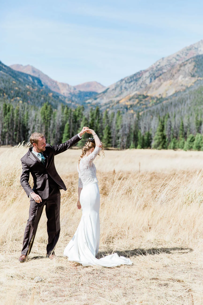 AshleighMillerPhotography-Wedding-BeccaWeston-WindingRiverRanch-GrandLake-Colorado-12.jpg