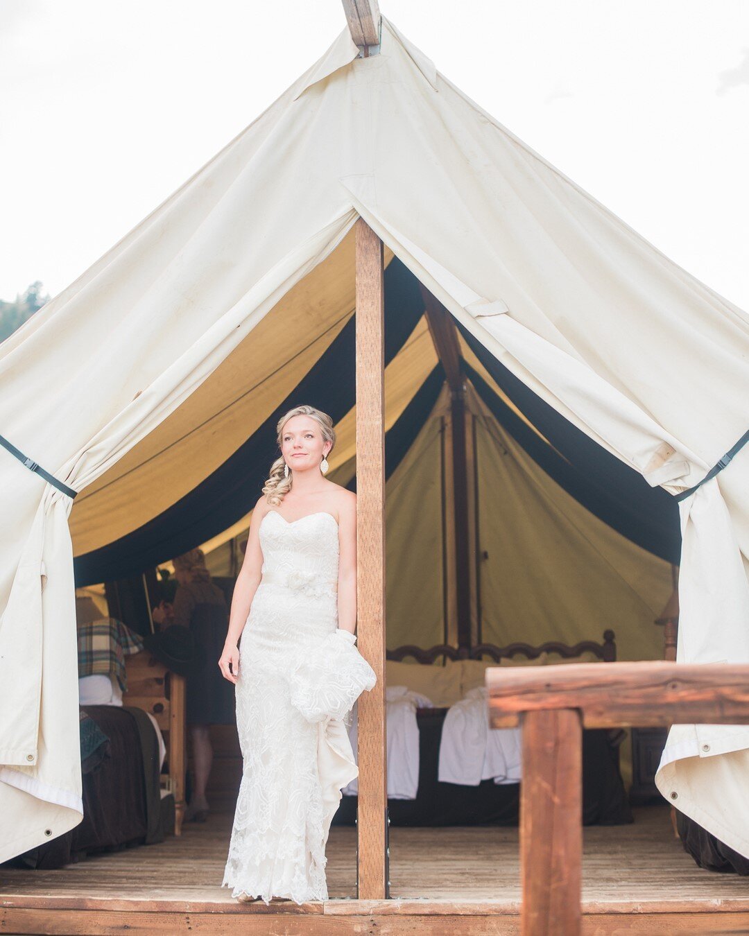 Do you want to go camping for your wedding?⠀⠀⠀⠀⠀⠀⠀⠀⠀
⠀⠀⠀⠀⠀⠀⠀⠀⠀
I've got a better idea!!!!⠀⠀⠀⠀⠀⠀⠀⠀⠀
⠀⠀⠀⠀⠀⠀⠀⠀⠀
GO GLAMPING!!⠀⠀⠀⠀⠀⠀⠀⠀⠀
⠀⠀⠀⠀⠀⠀⠀⠀⠀
Glamping is perfect for adventurous couples who want to elope! There are plenty of varieties of glamping ven