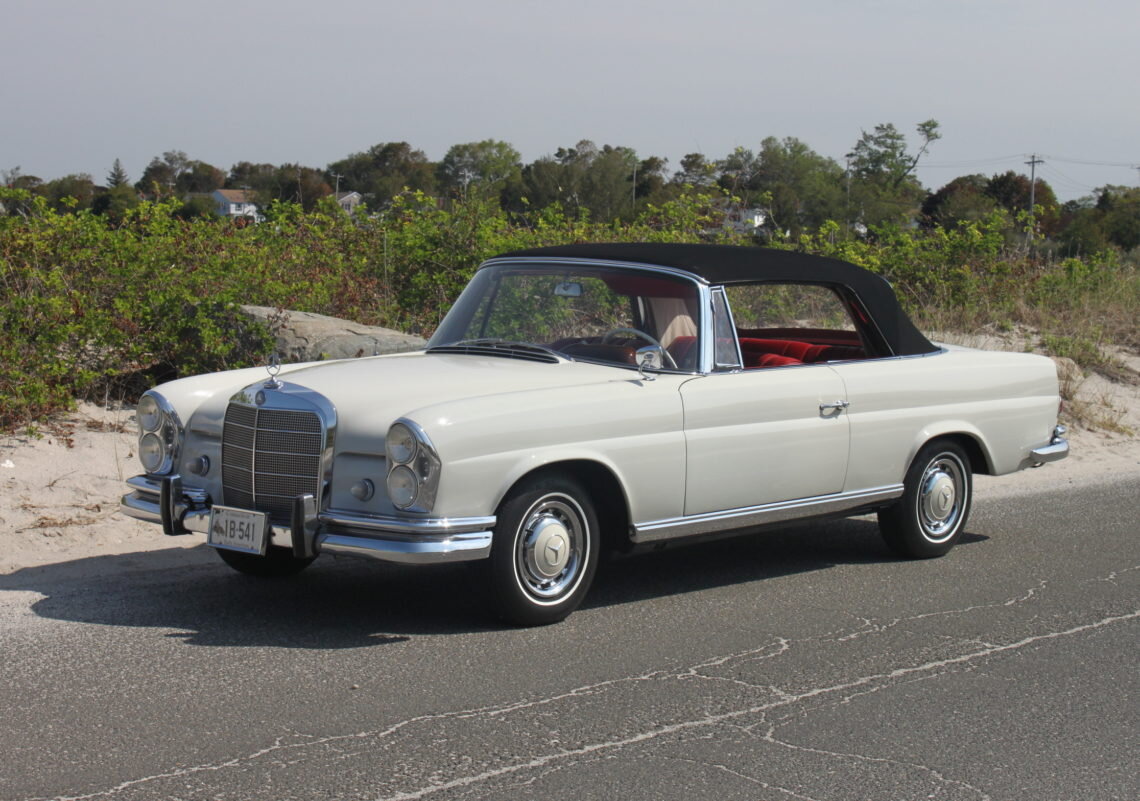 1966 Mercedes 220SE (1).jpg