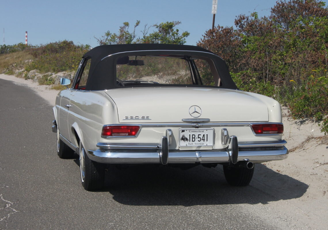 1966 Mercedes 220SE (10).jpg