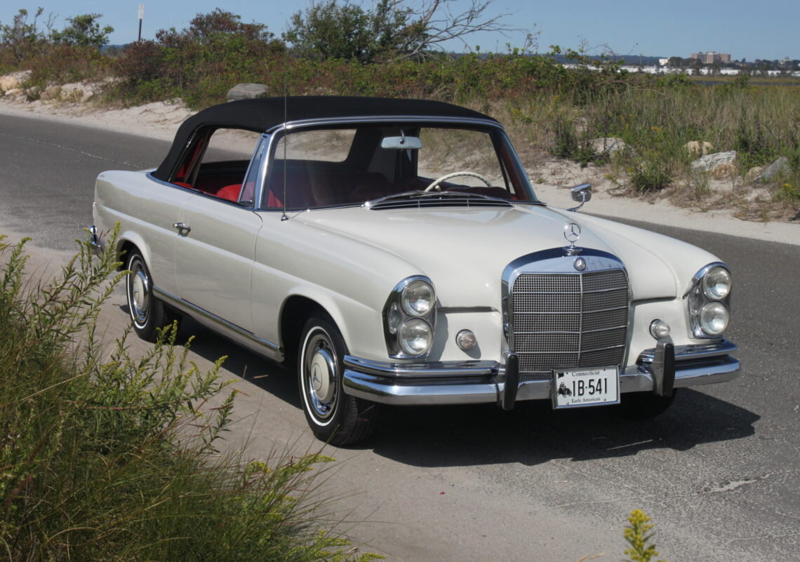 1966 Mercedes 220SE (14).jpg