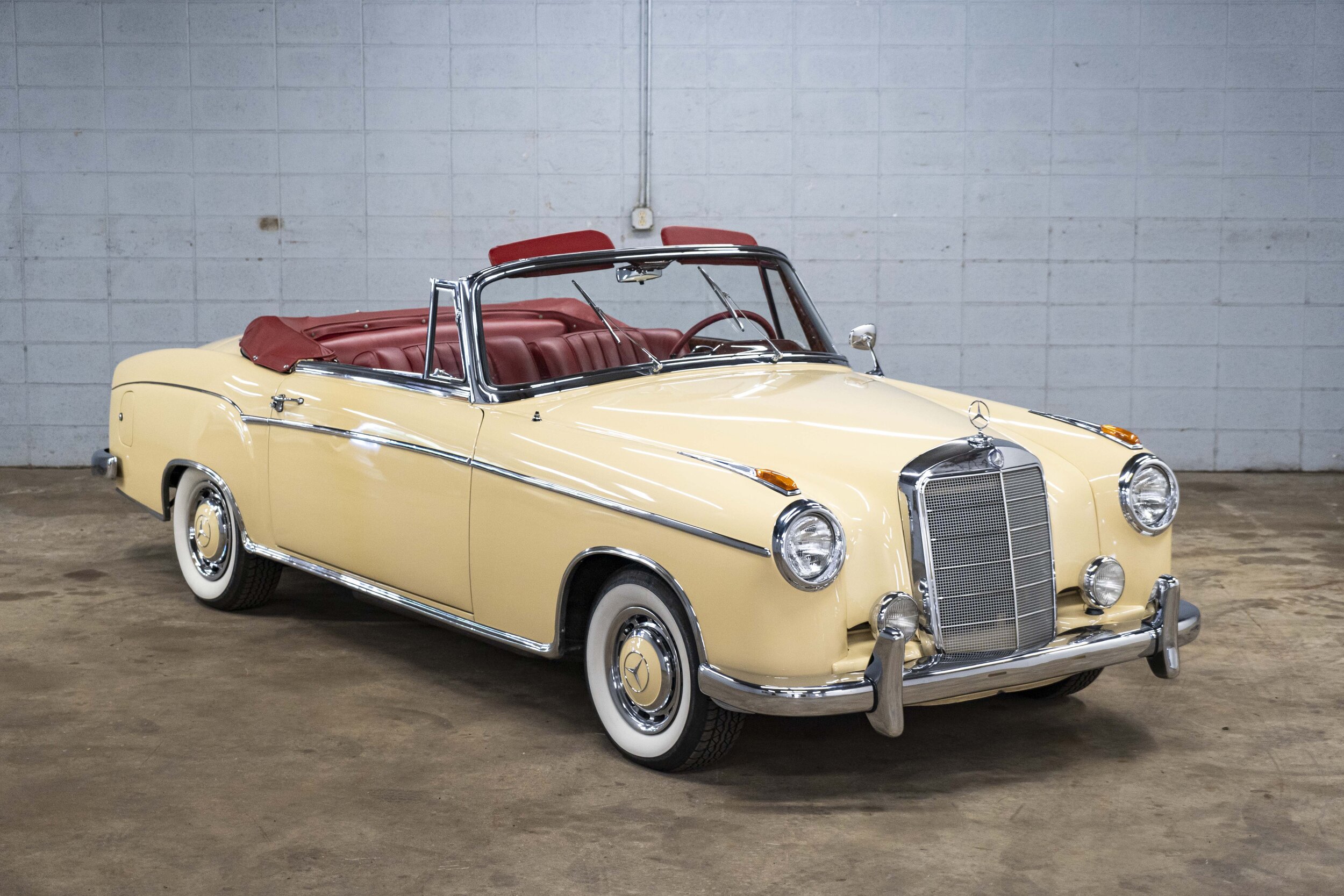 1960 Mercedes Benz 220S (3).jpg