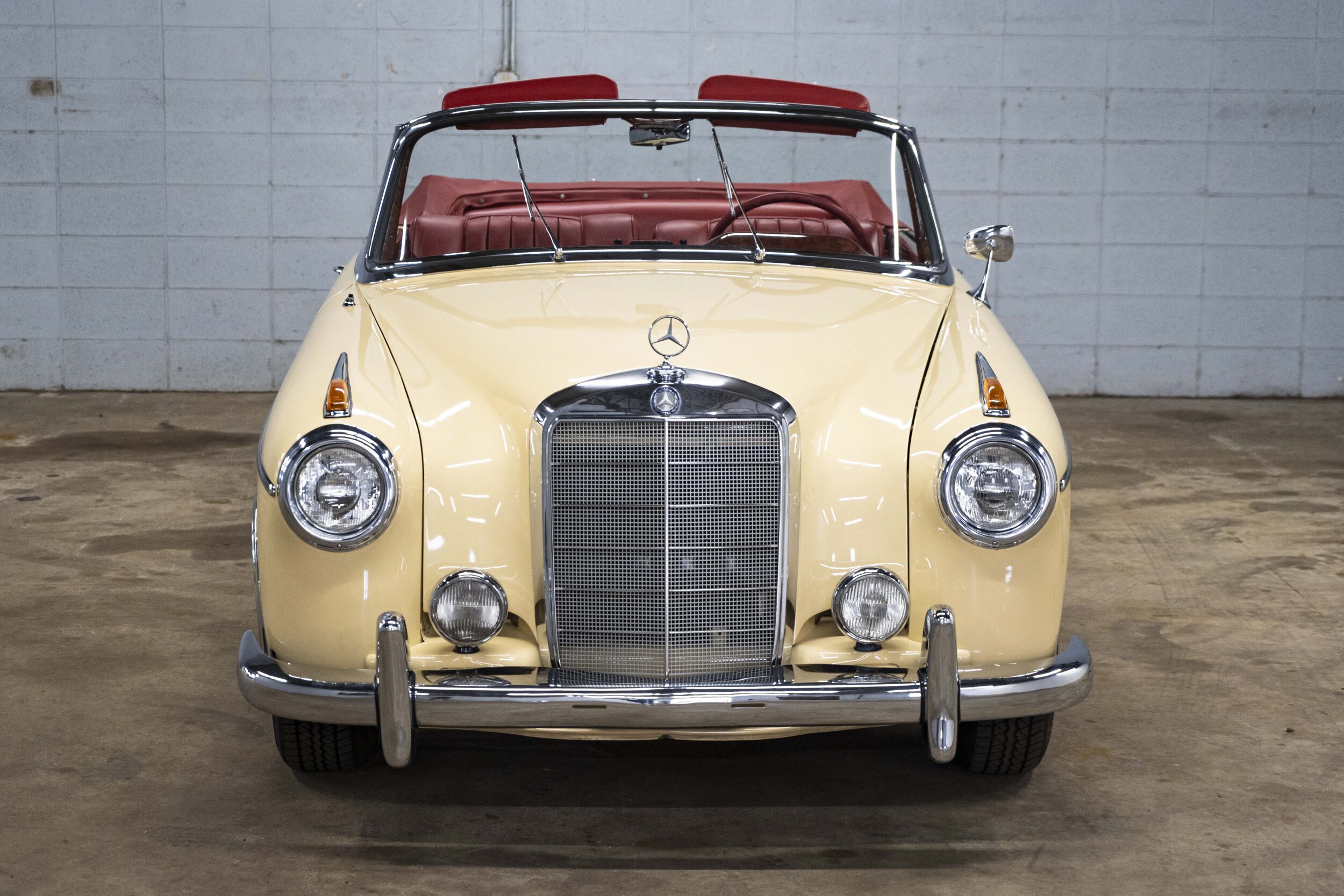1960 Mercedes Benz 220S (8).jpg