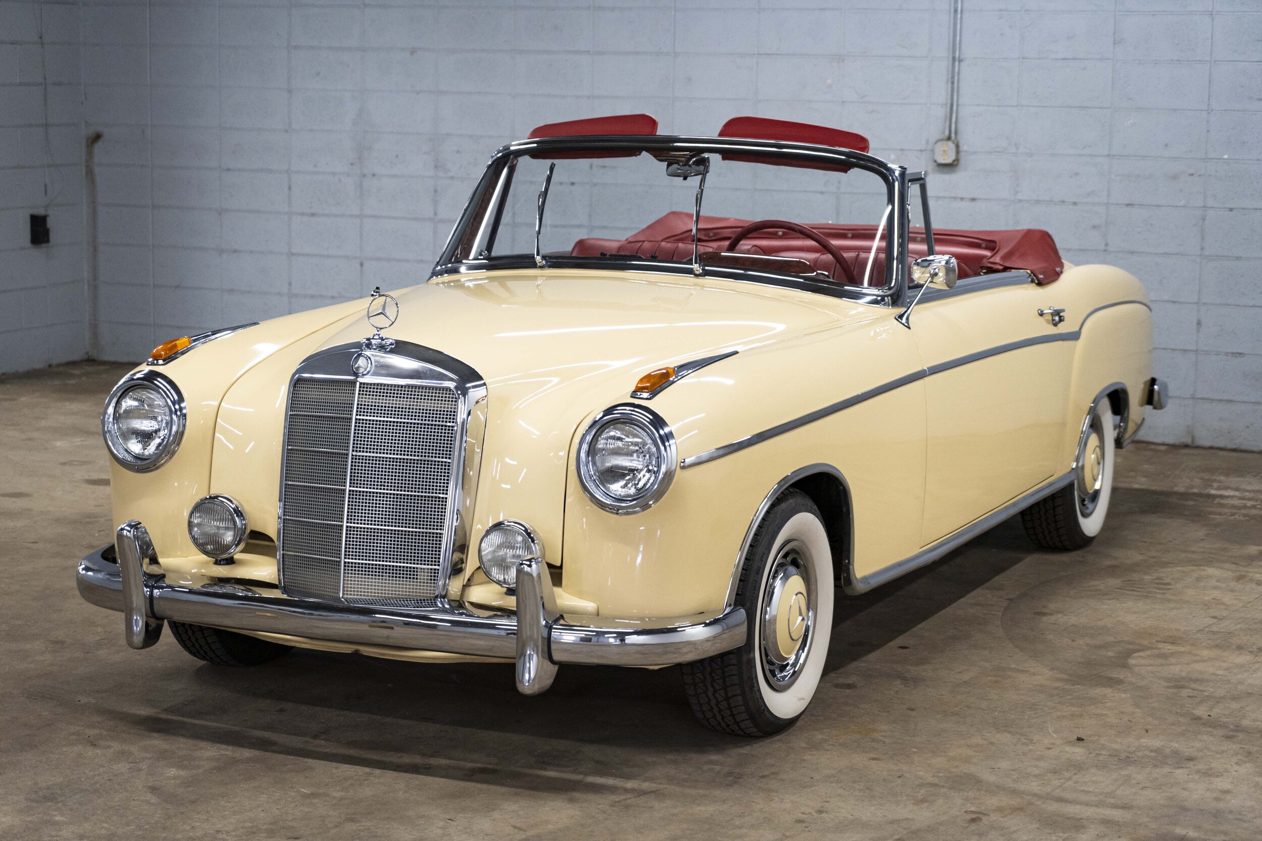 1960 Mercedes Benz 220S (10).jpg