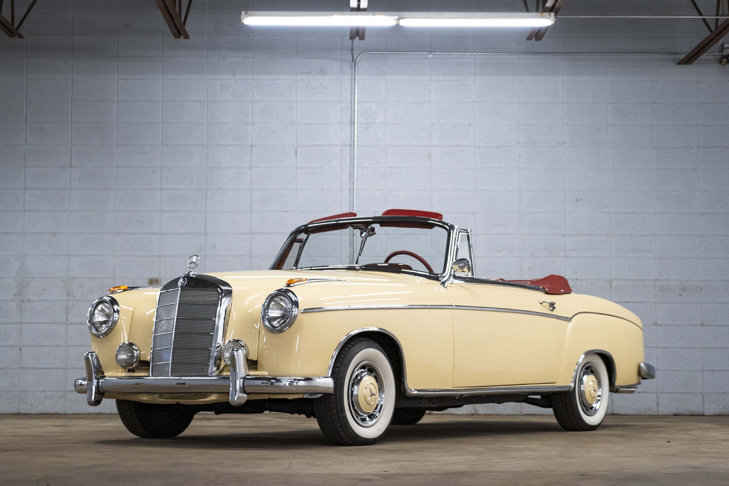 1960 Mercedes Benz 220S (14).jpg